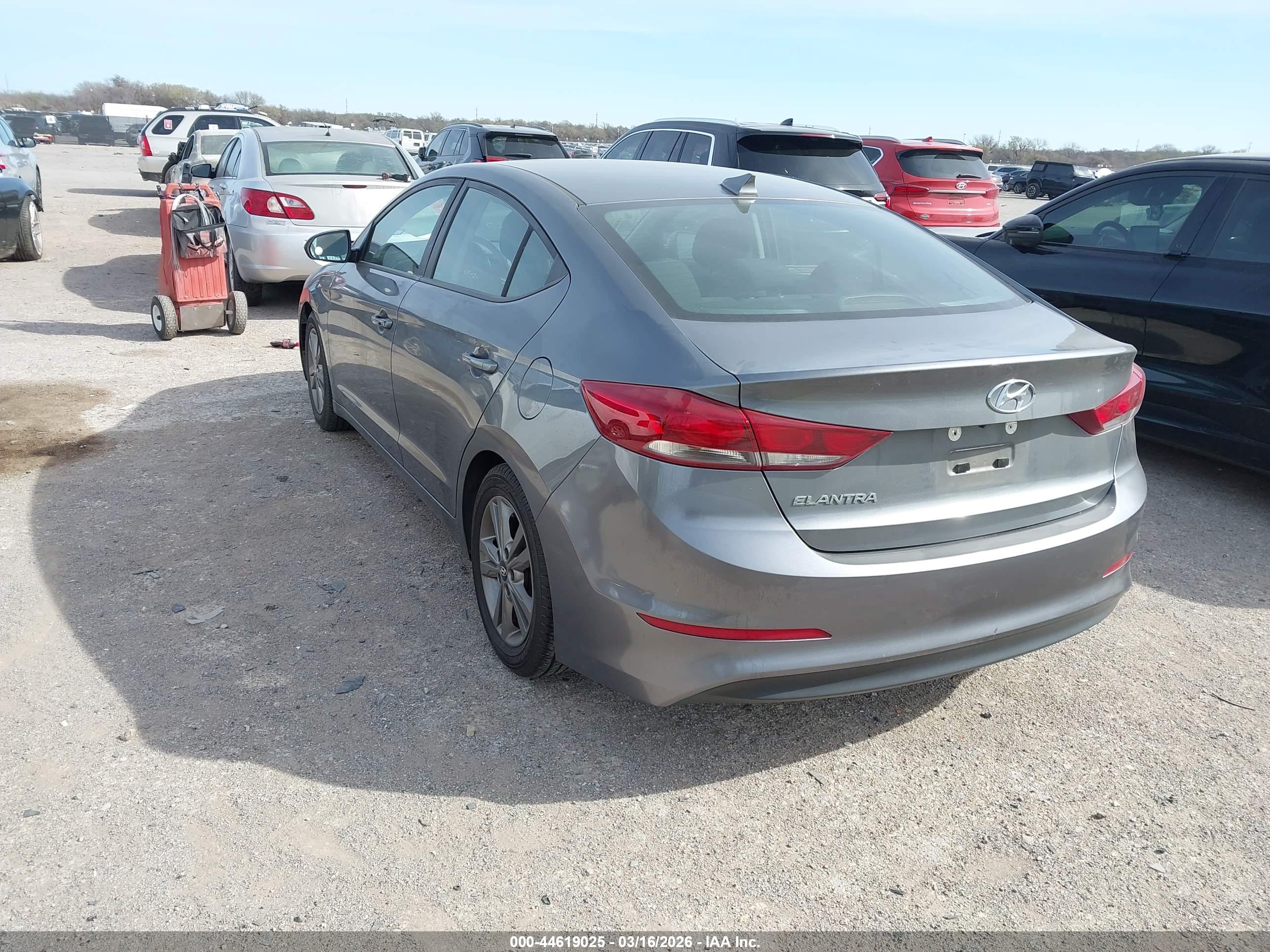 HYUNDAI ELANTRA image 3