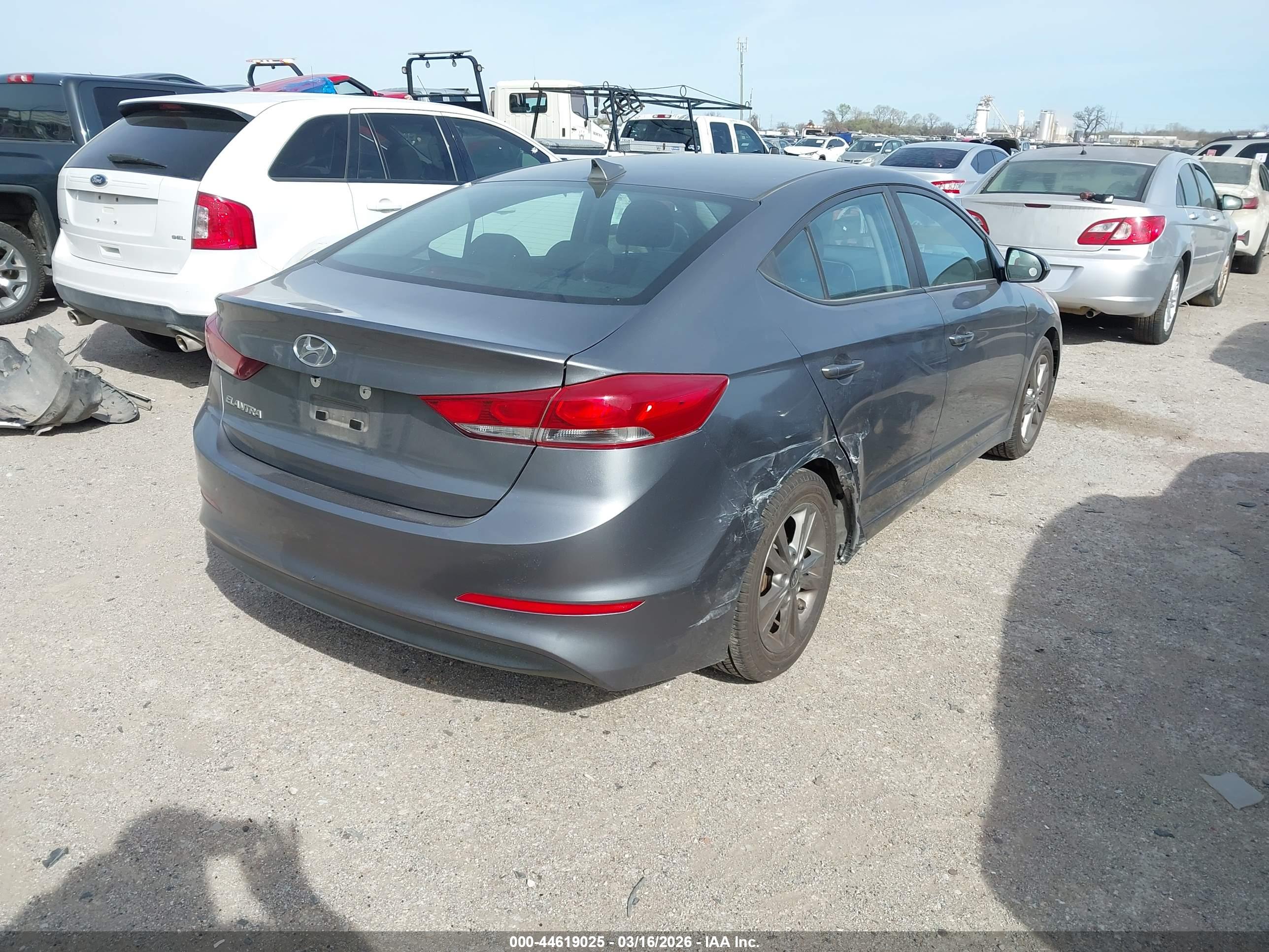 HYUNDAI ELANTRA image 4