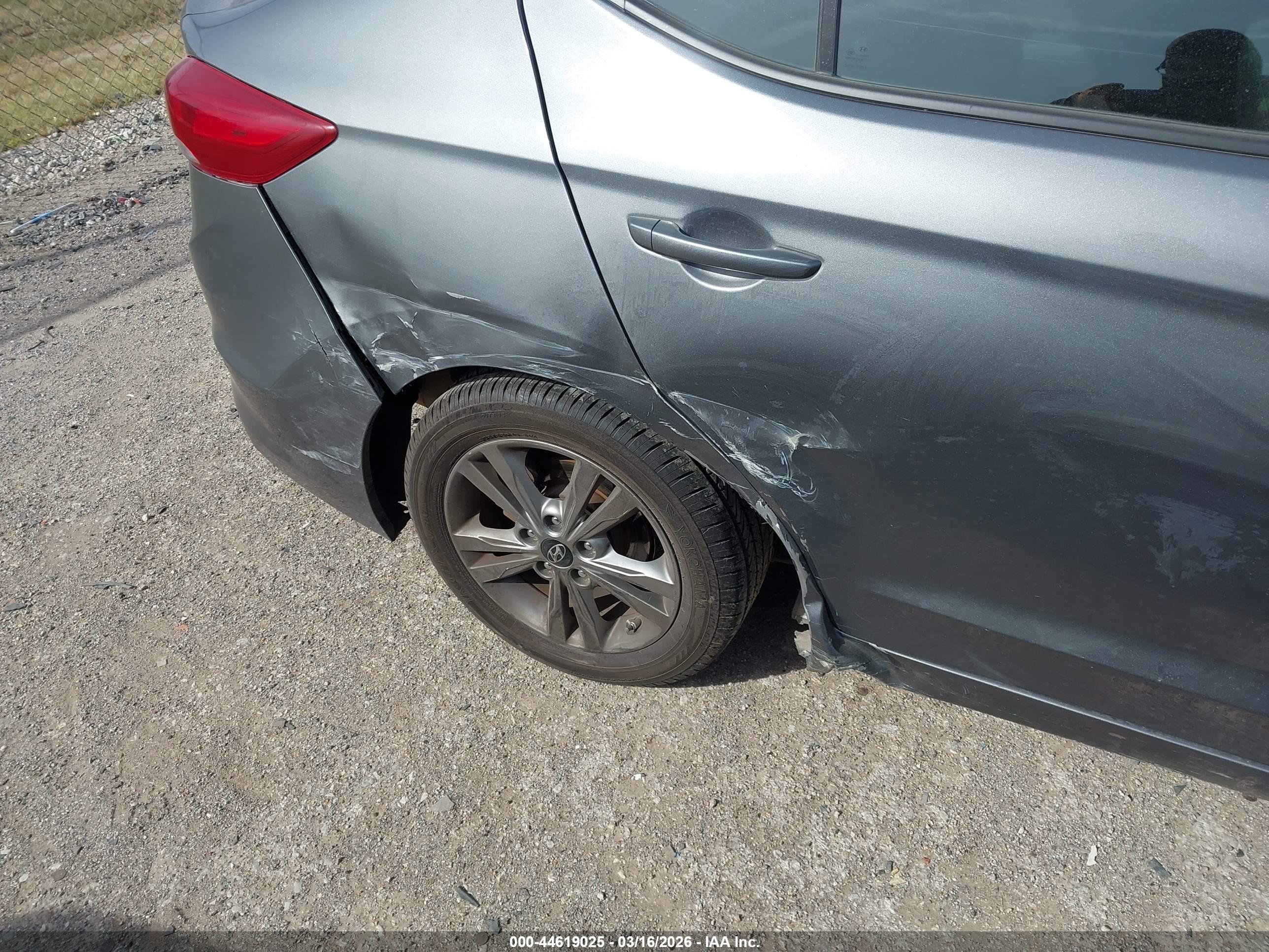 HYUNDAI ELANTRA image 6
