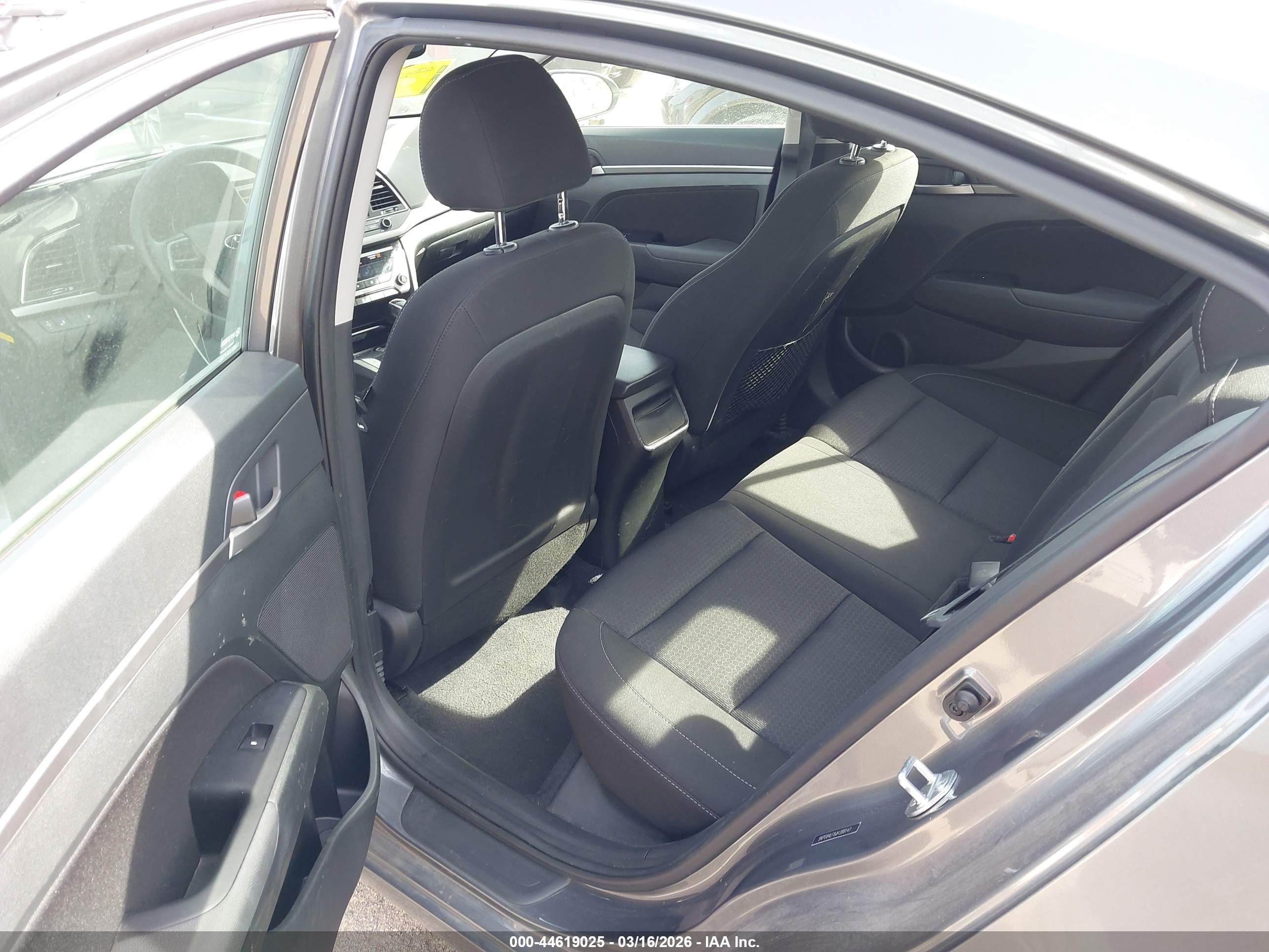 HYUNDAI ELANTRA image 8