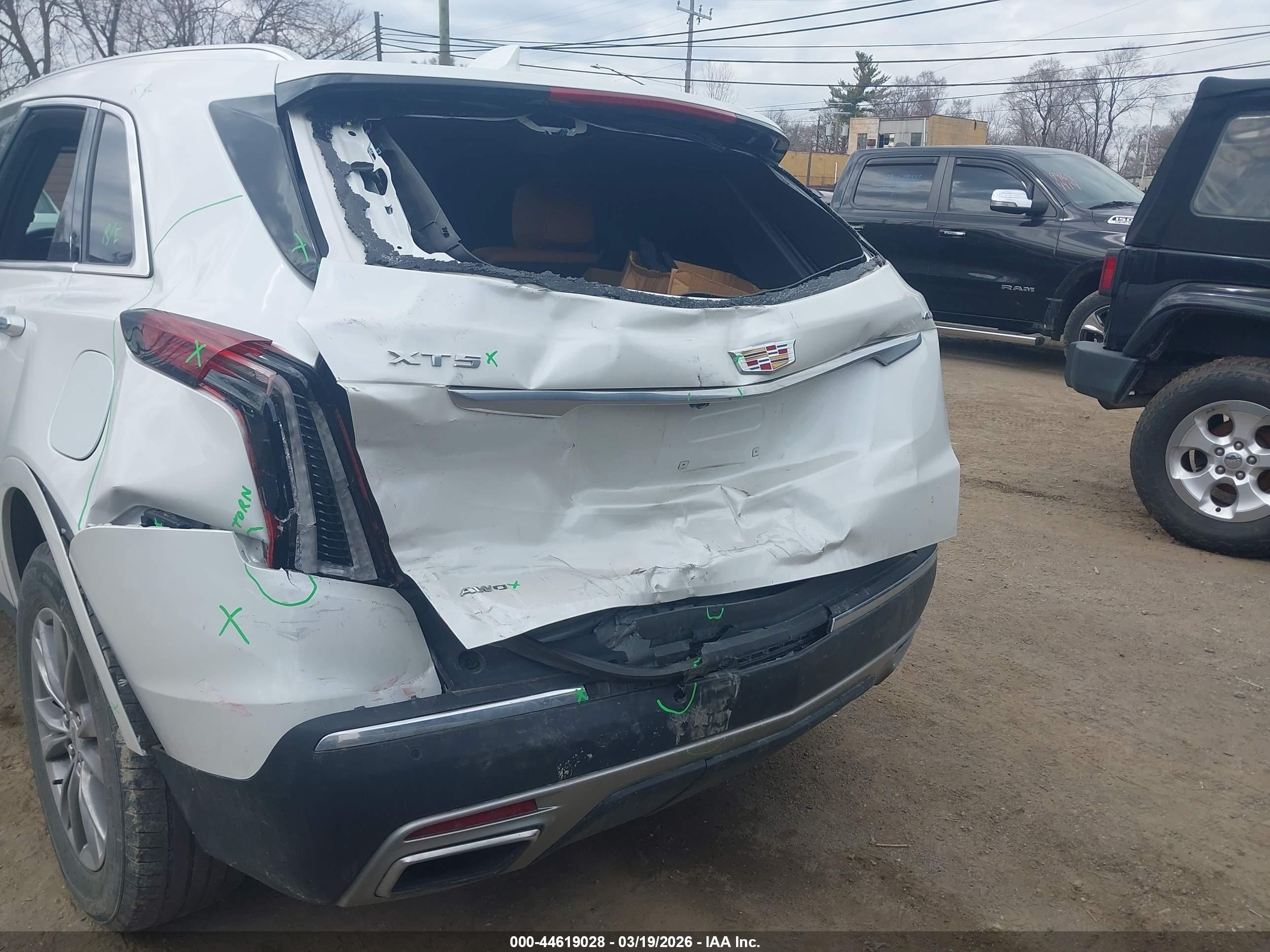 CADILLAC XT5 image 6
