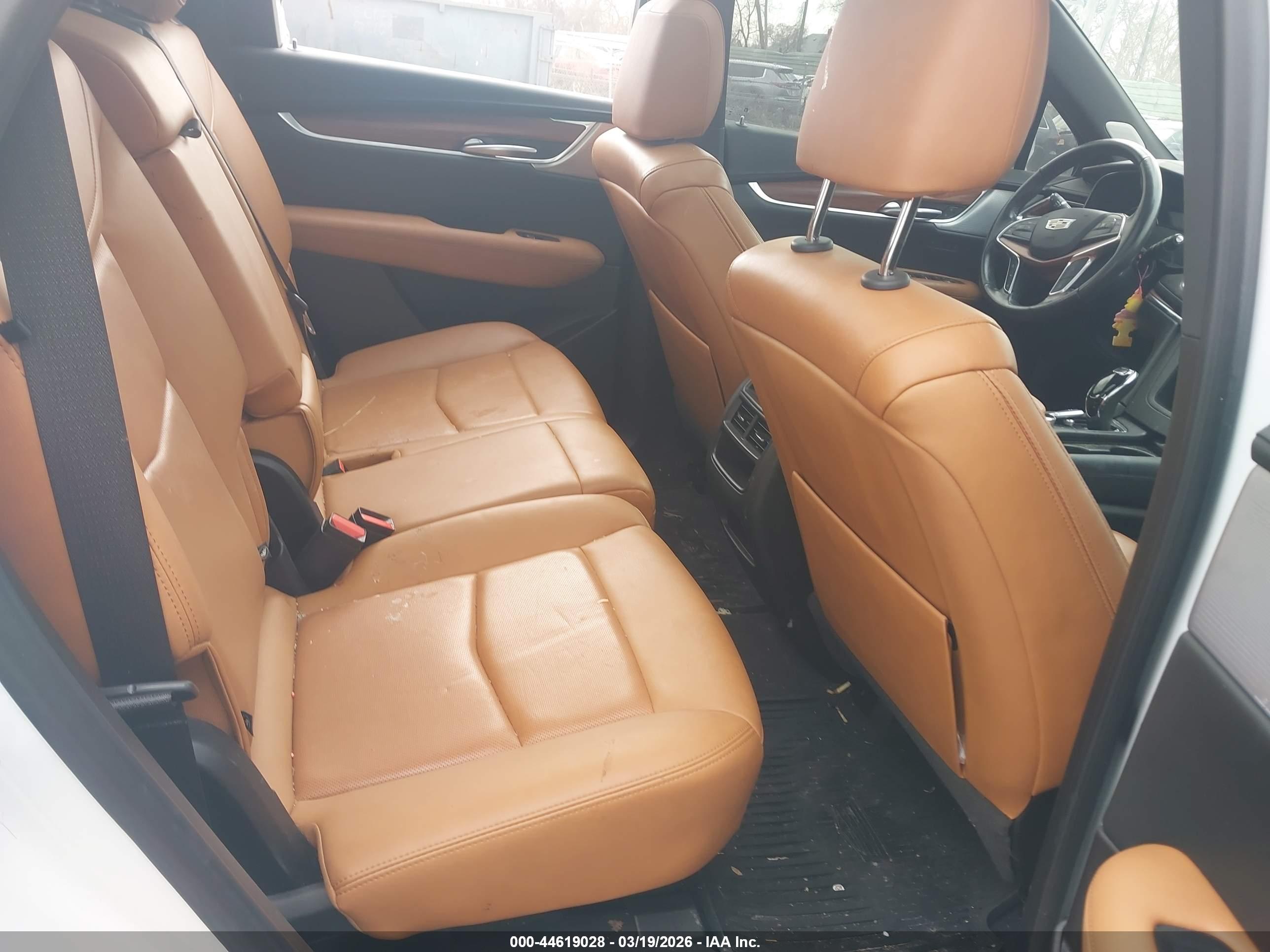 CADILLAC XT5 image 8