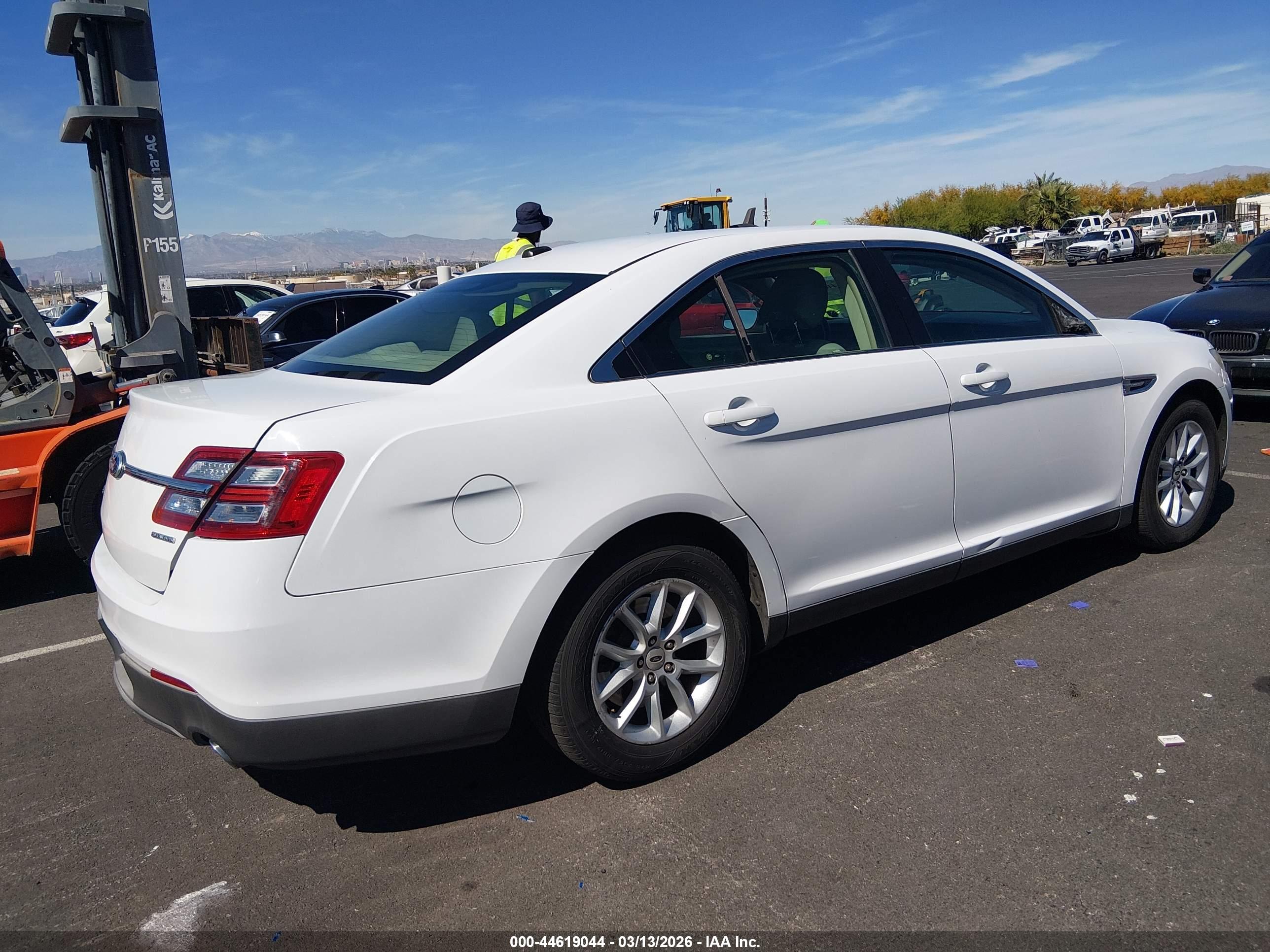 FORD TAURUS image 4