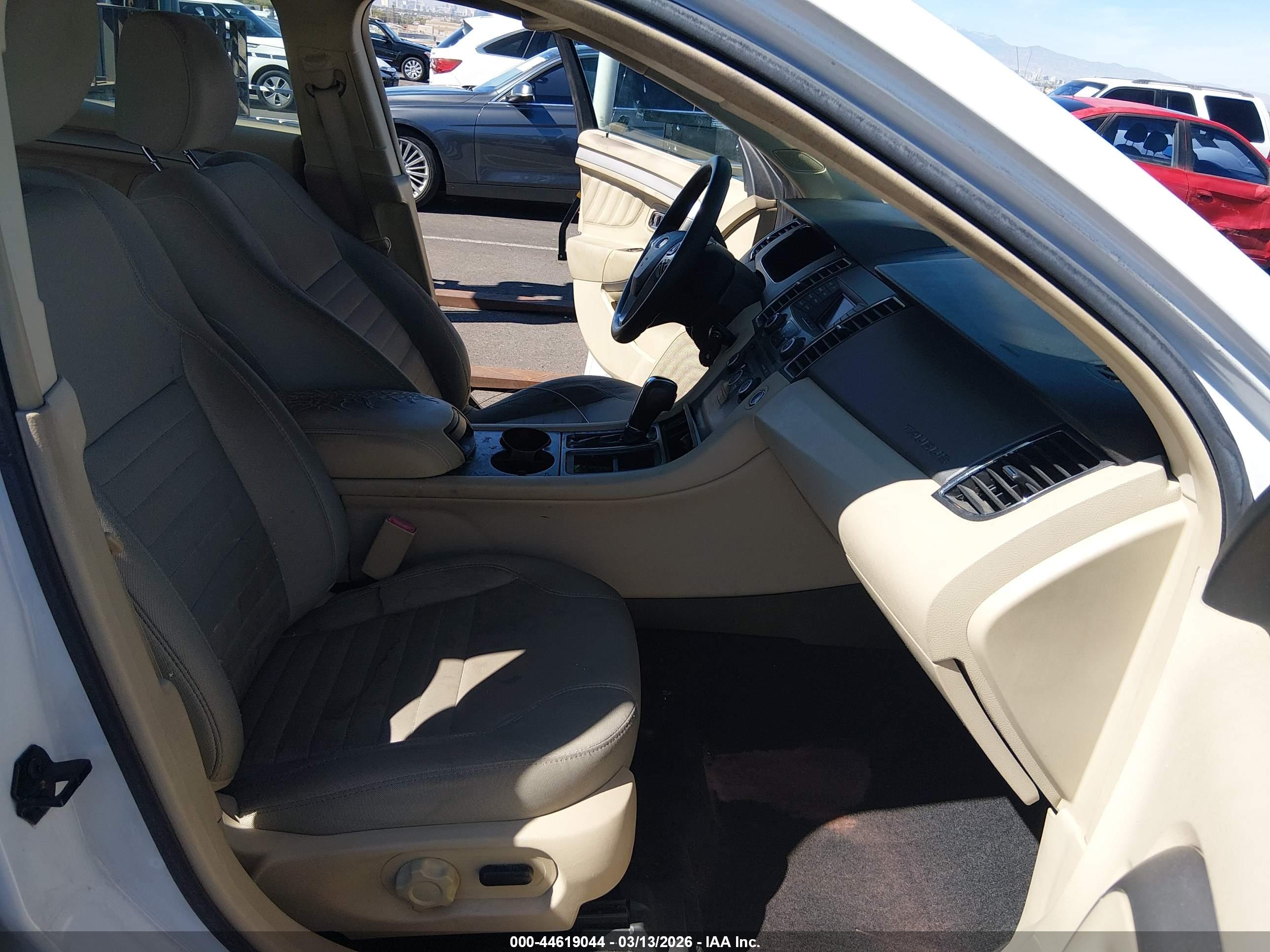 FORD TAURUS image 5
