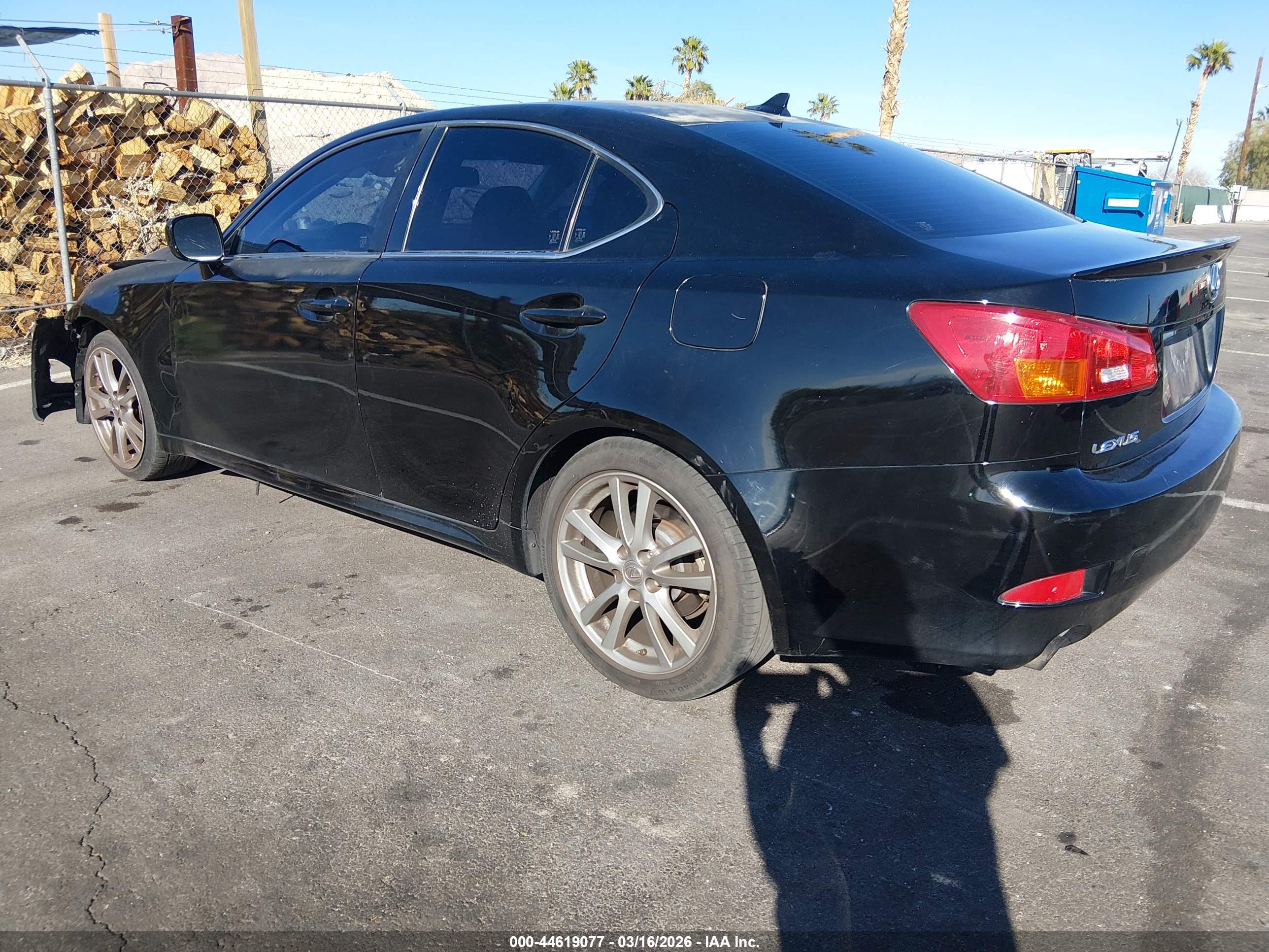 LEXUS IS image 3