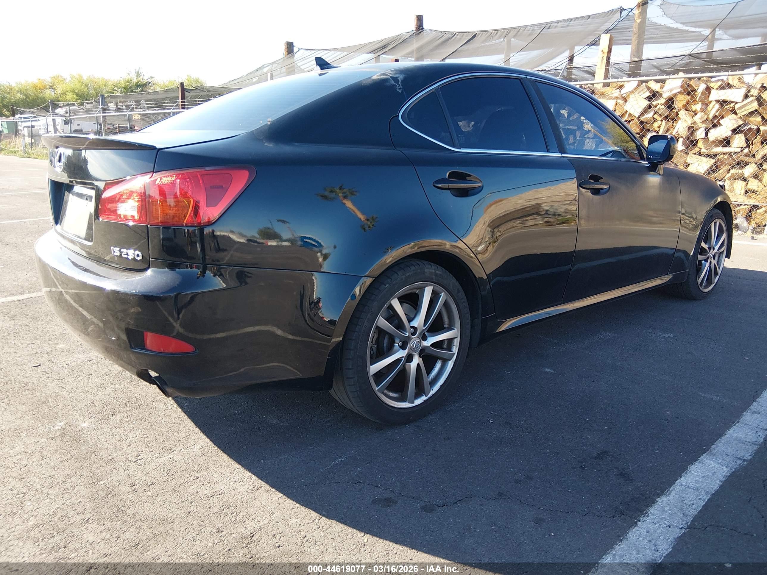 LEXUS IS image 4
