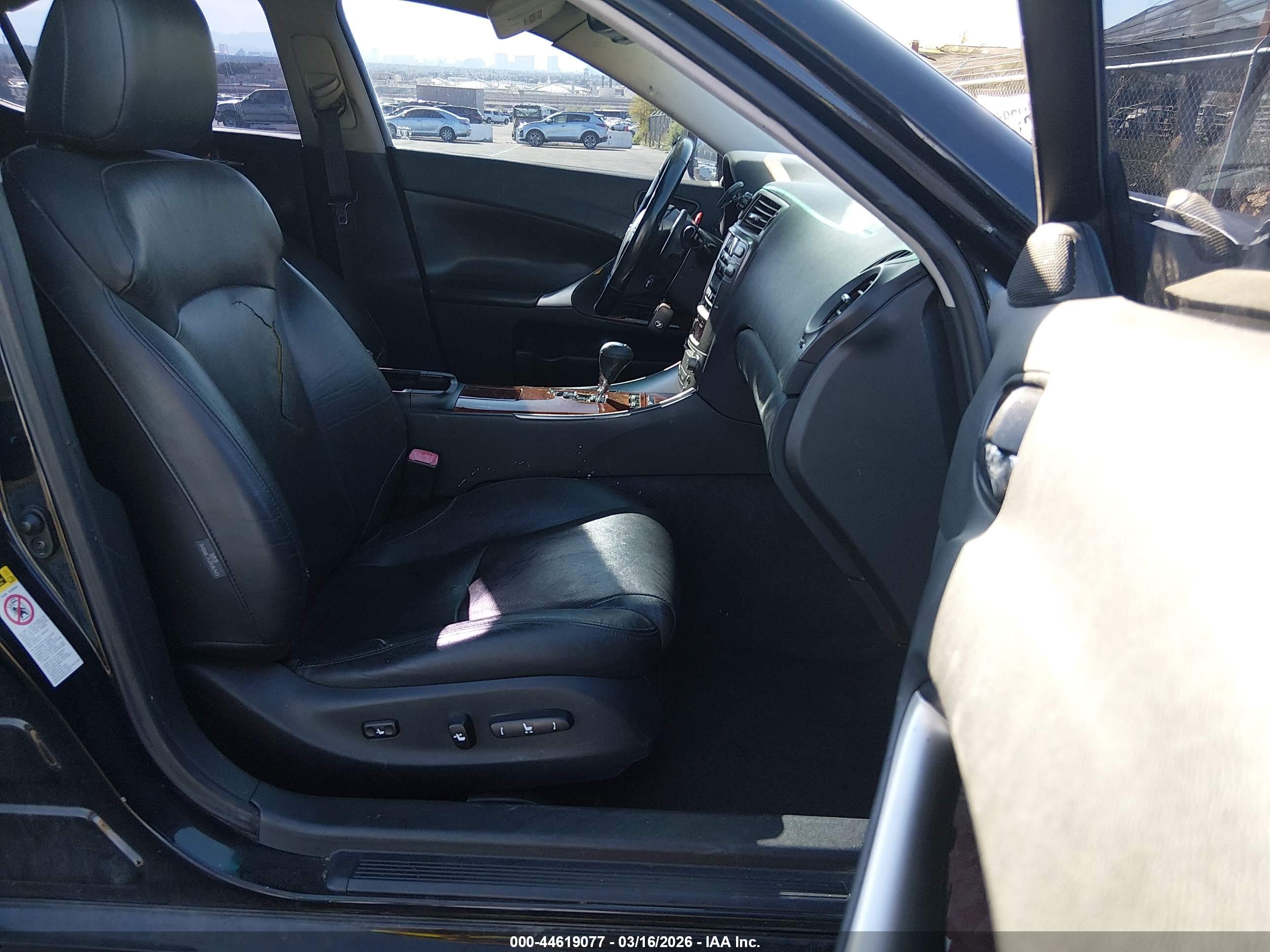 LEXUS IS image 5