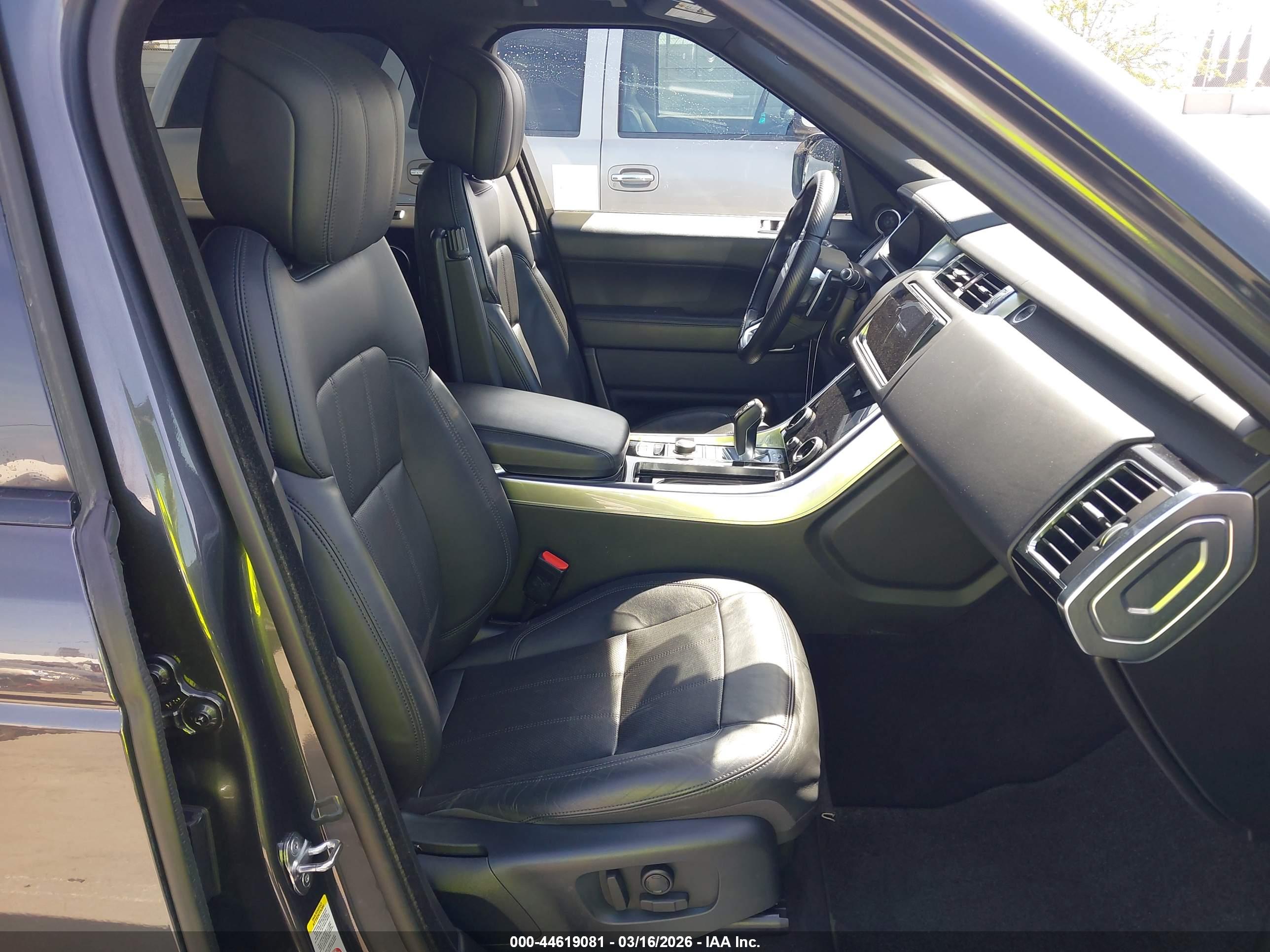 LAND ROVER image 5
