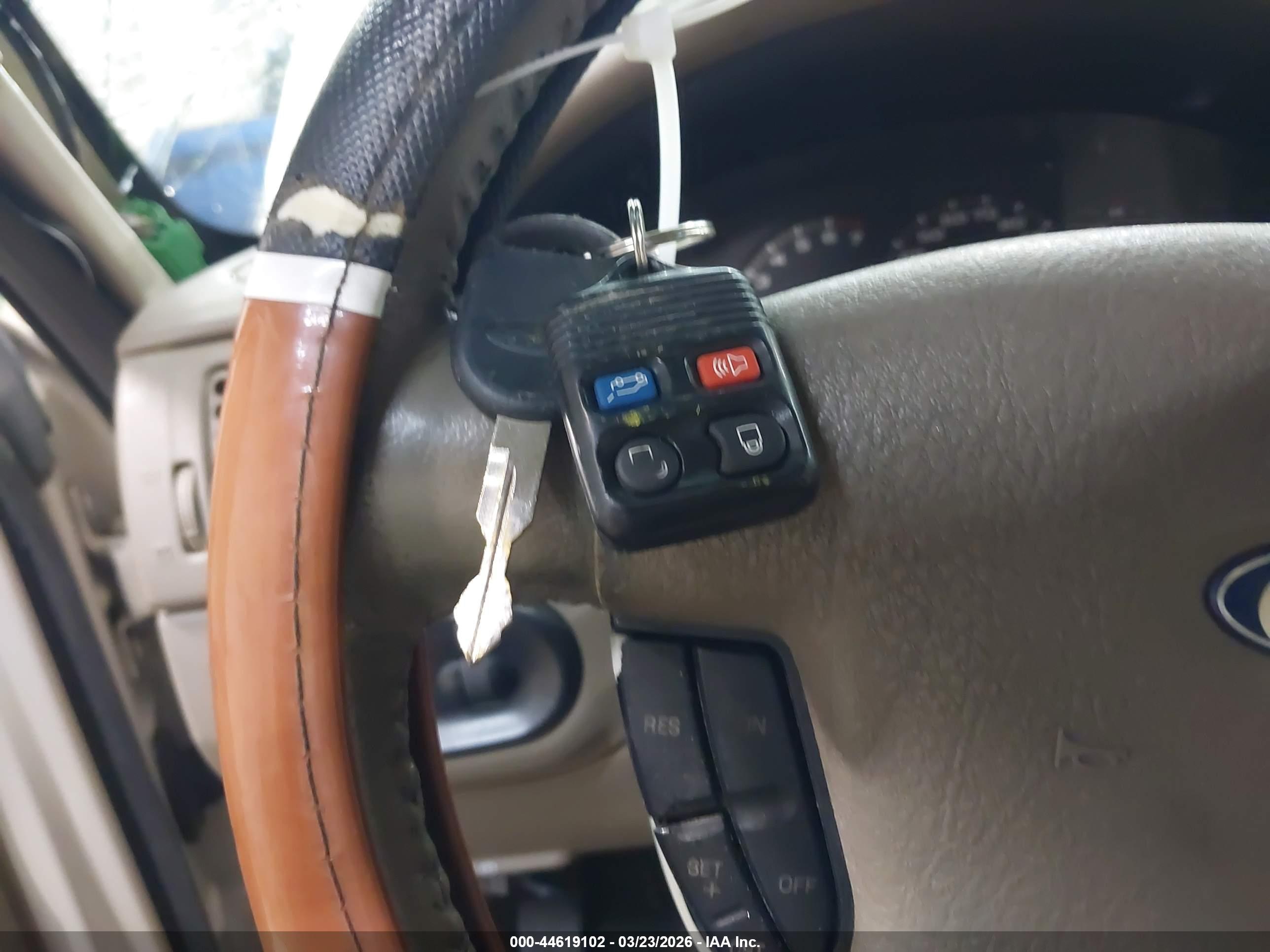 FORD EXPLORER image 11