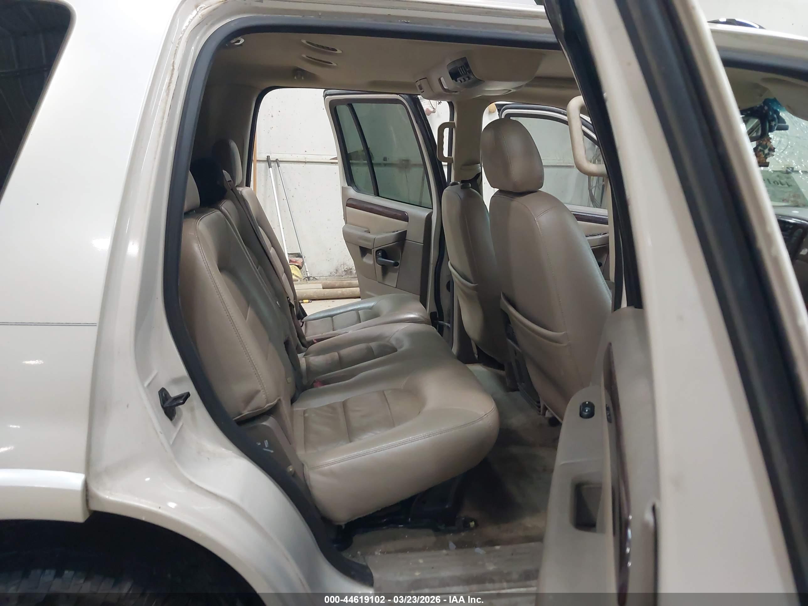 FORD EXPLORER image 8