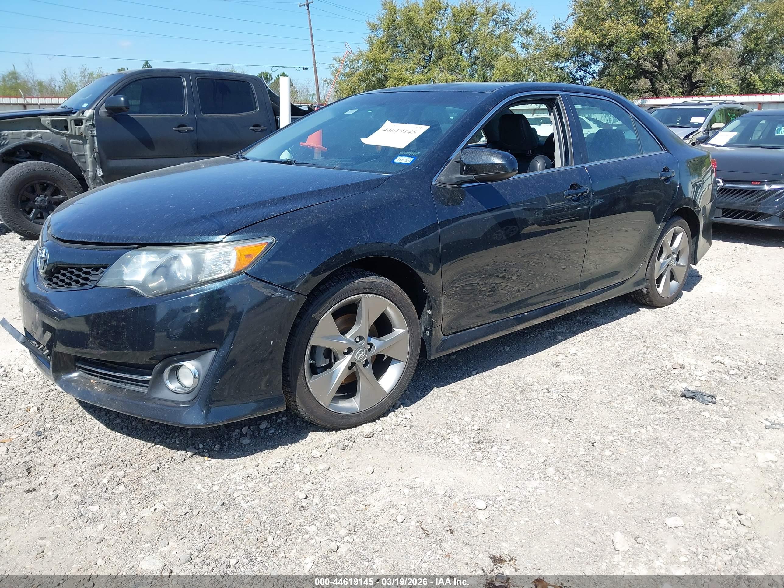 TOYOTA CAMRY image 2