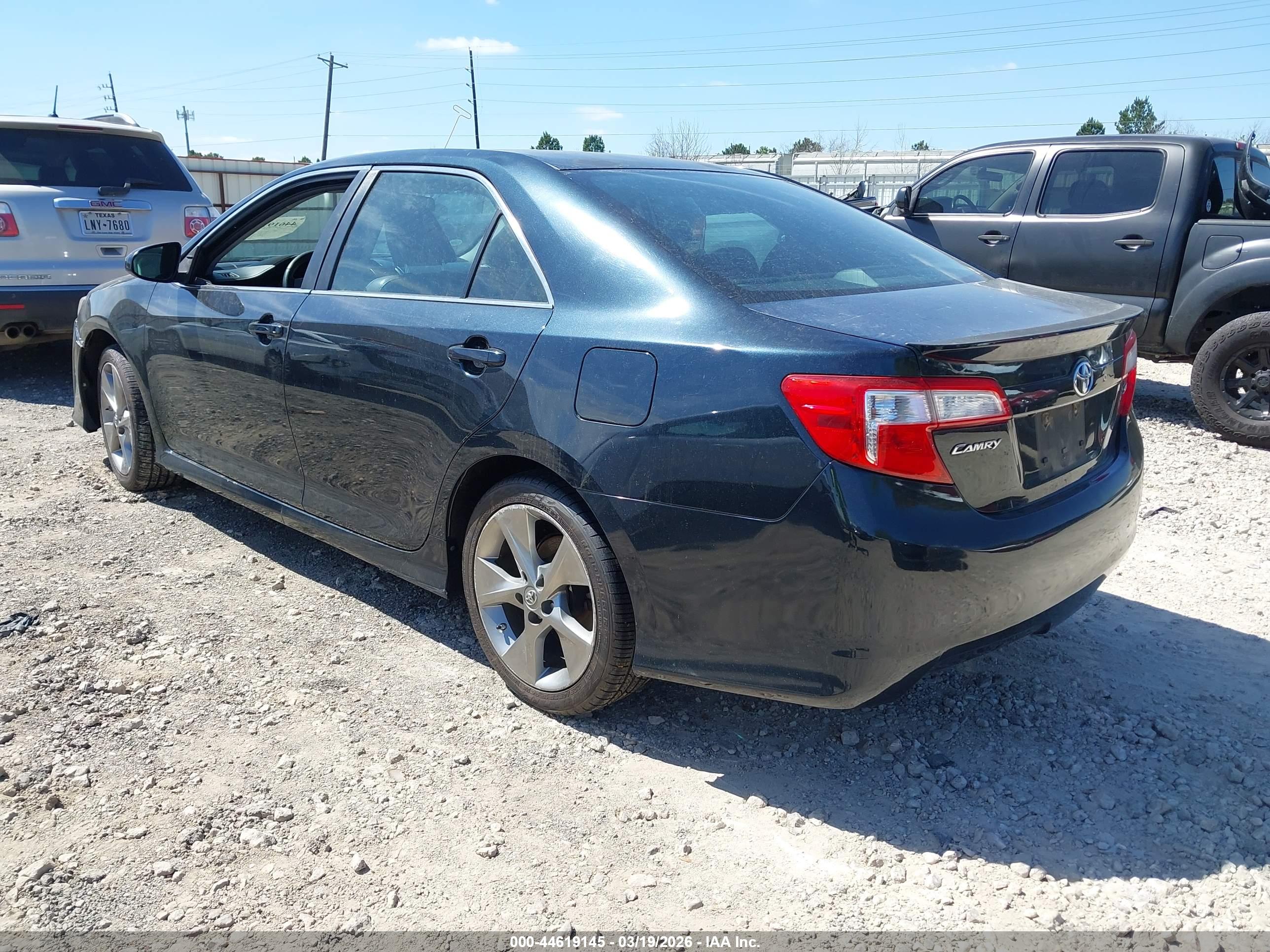 TOYOTA CAMRY image 3