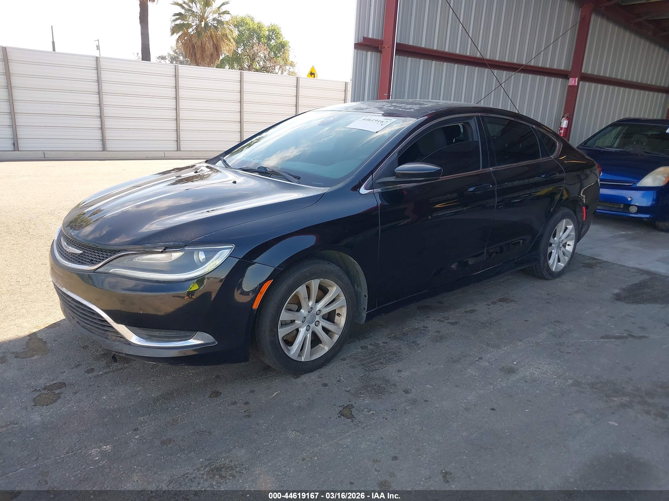 CHRYSLER 200 image 2
