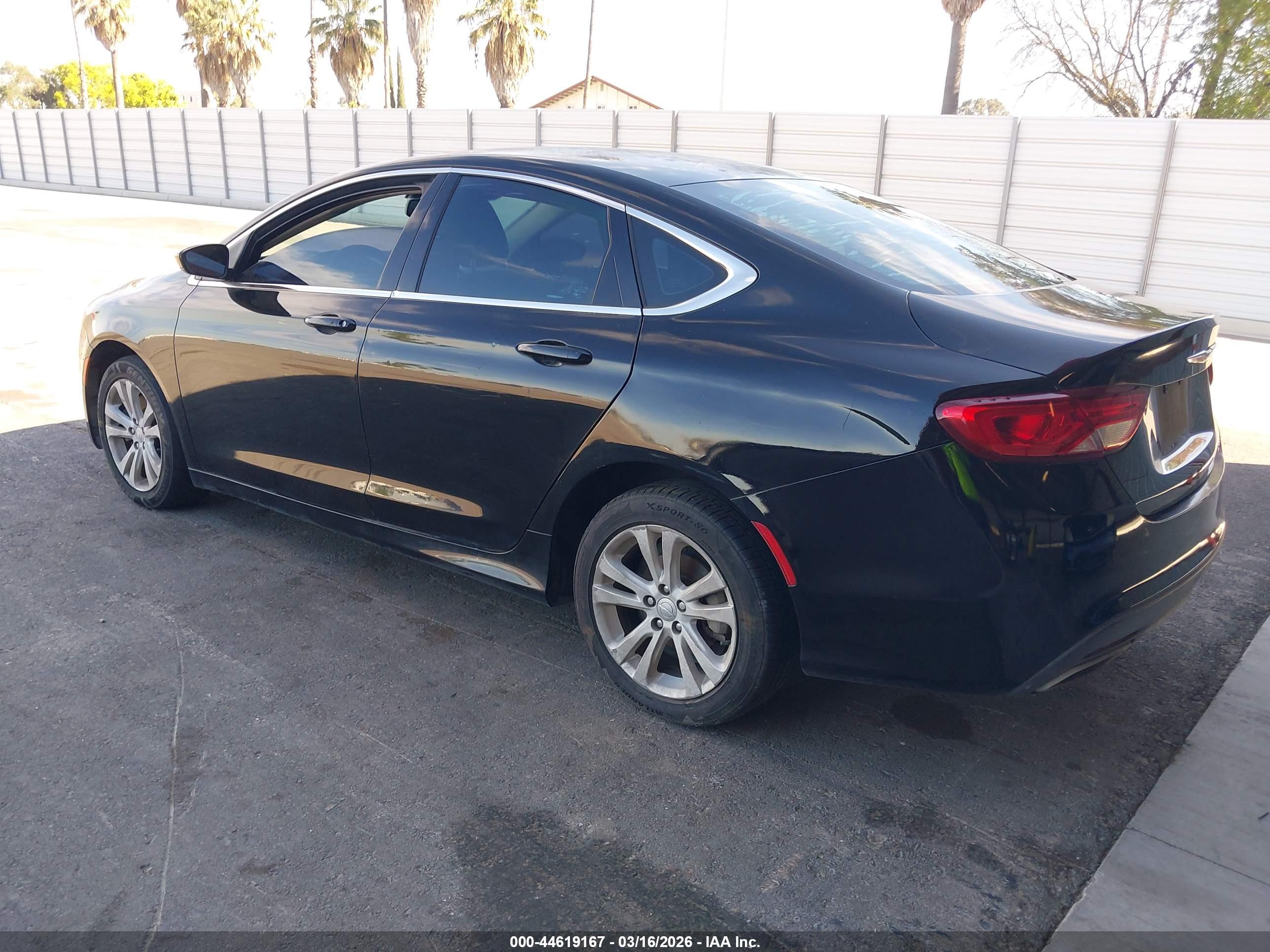CHRYSLER 200 image 3