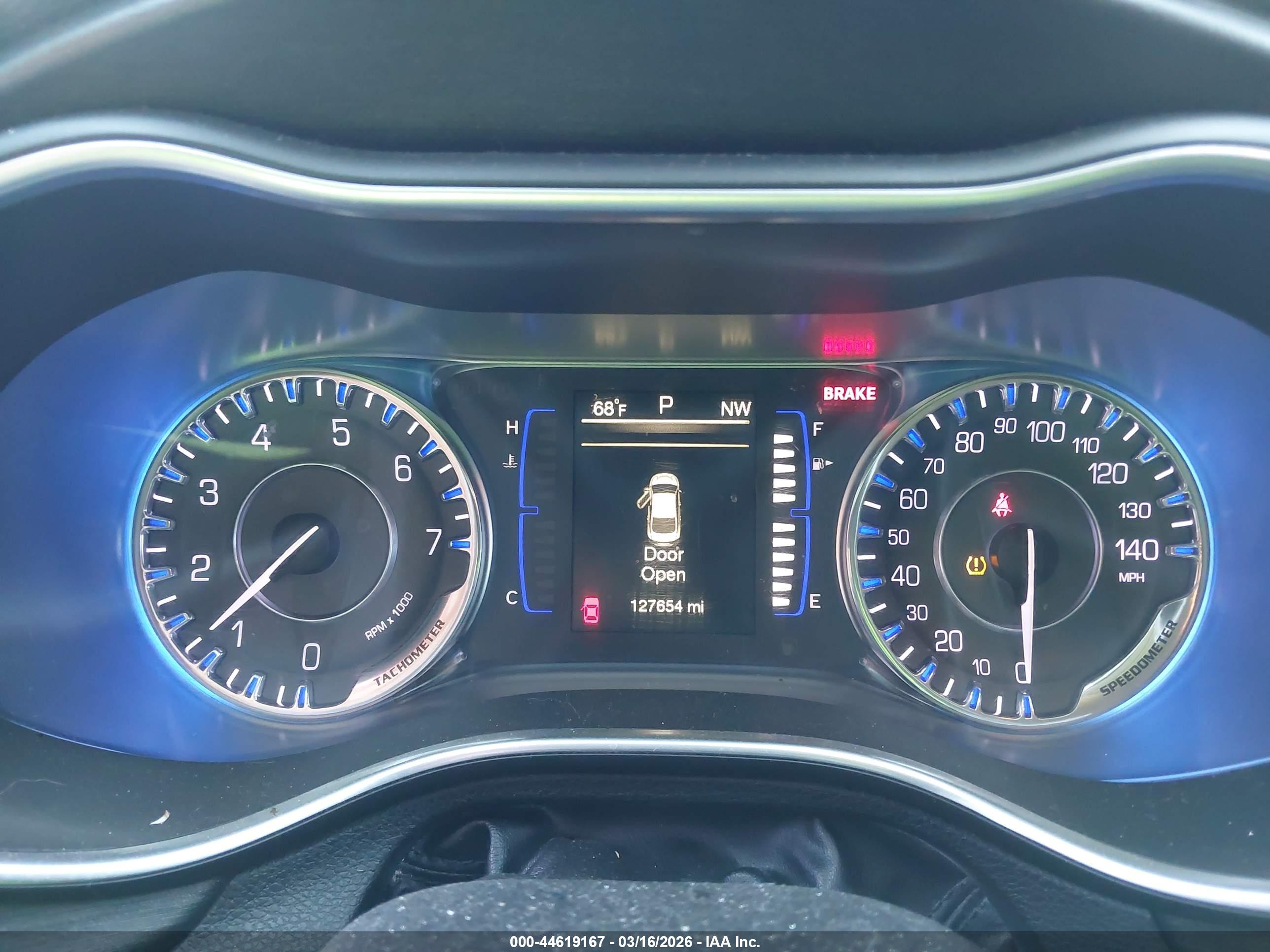 CHRYSLER 200 image 7
