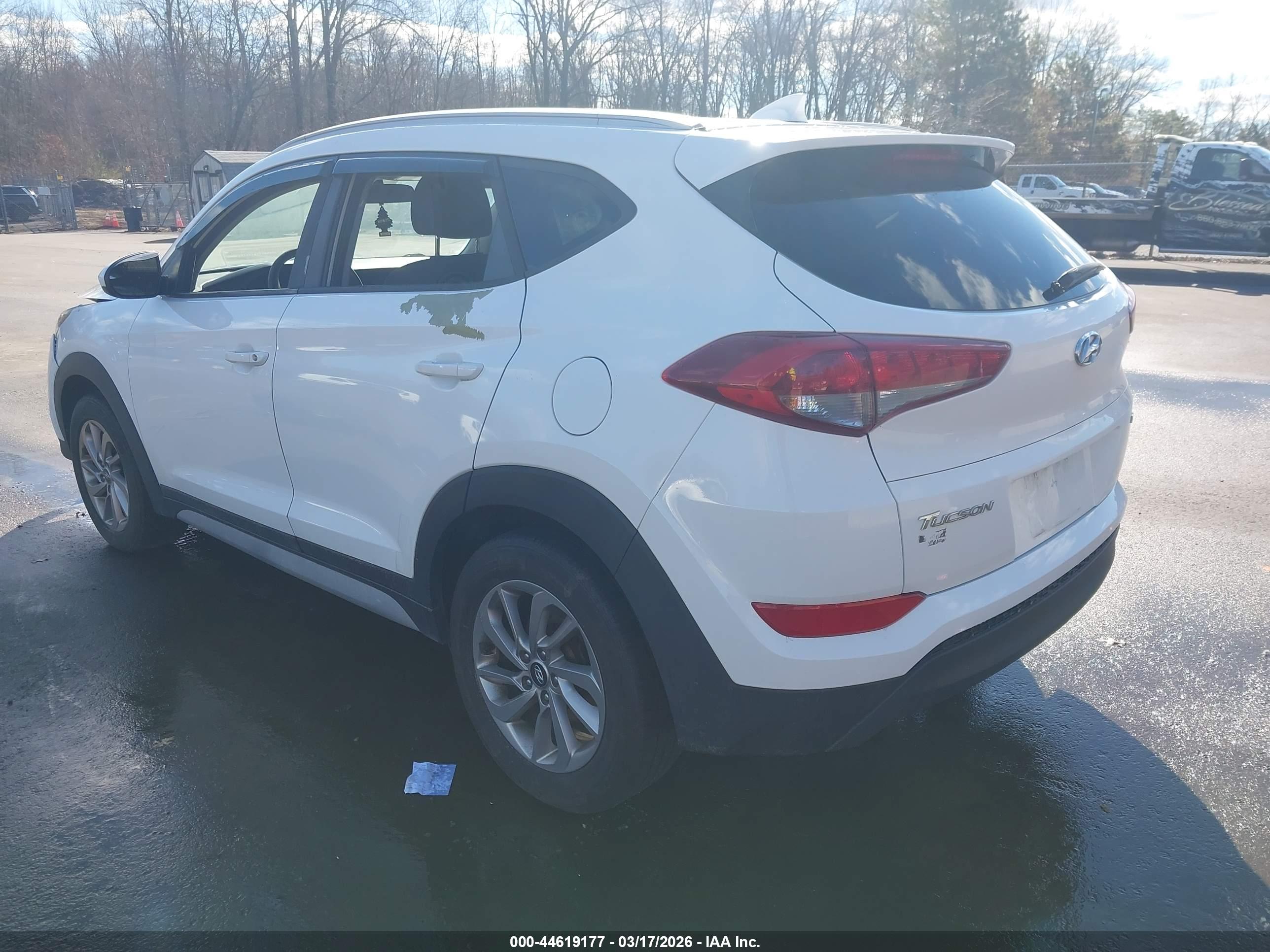 HYUNDAI TUCSON image 3