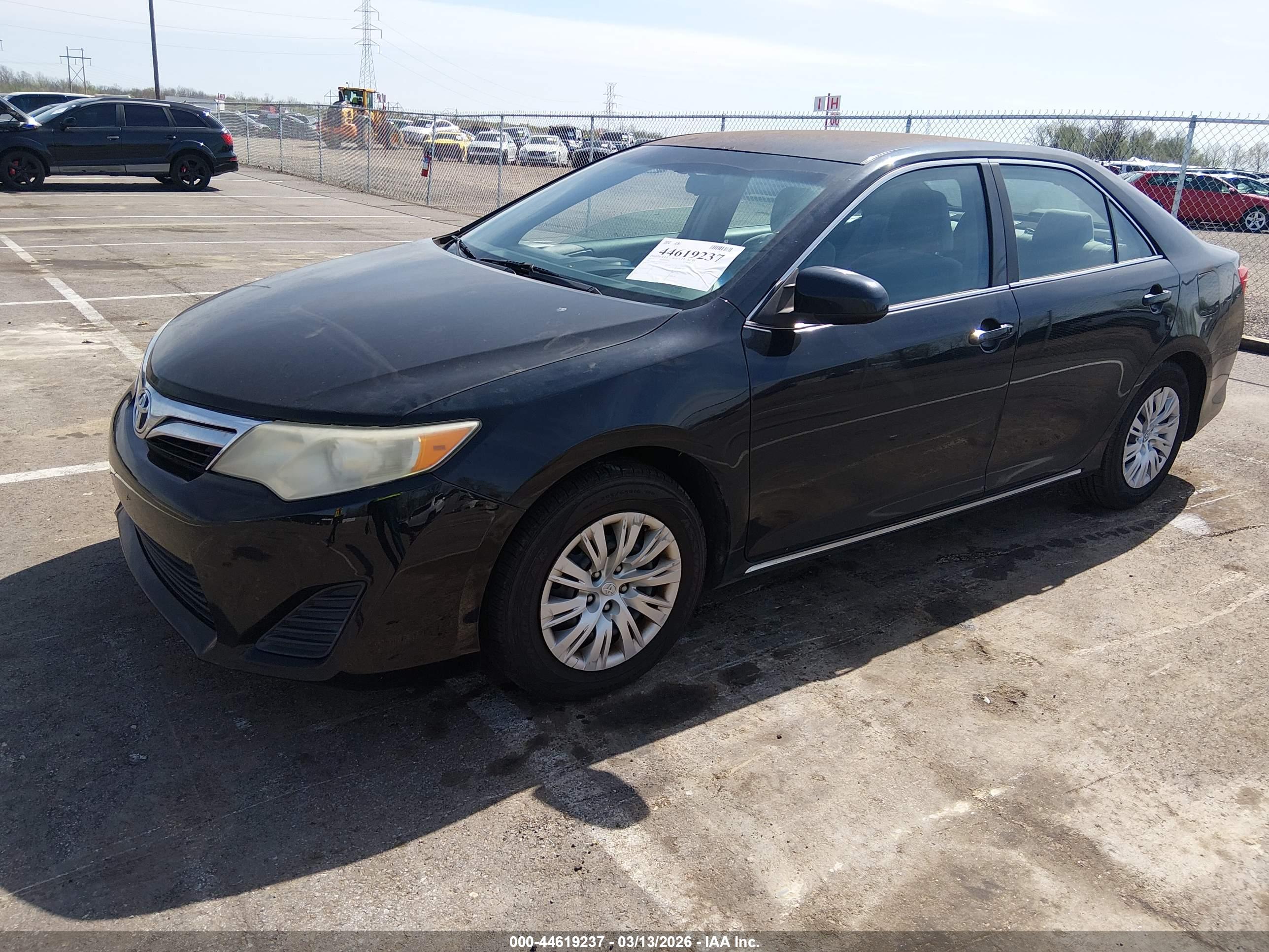 TOYOTA CAMRY image 2