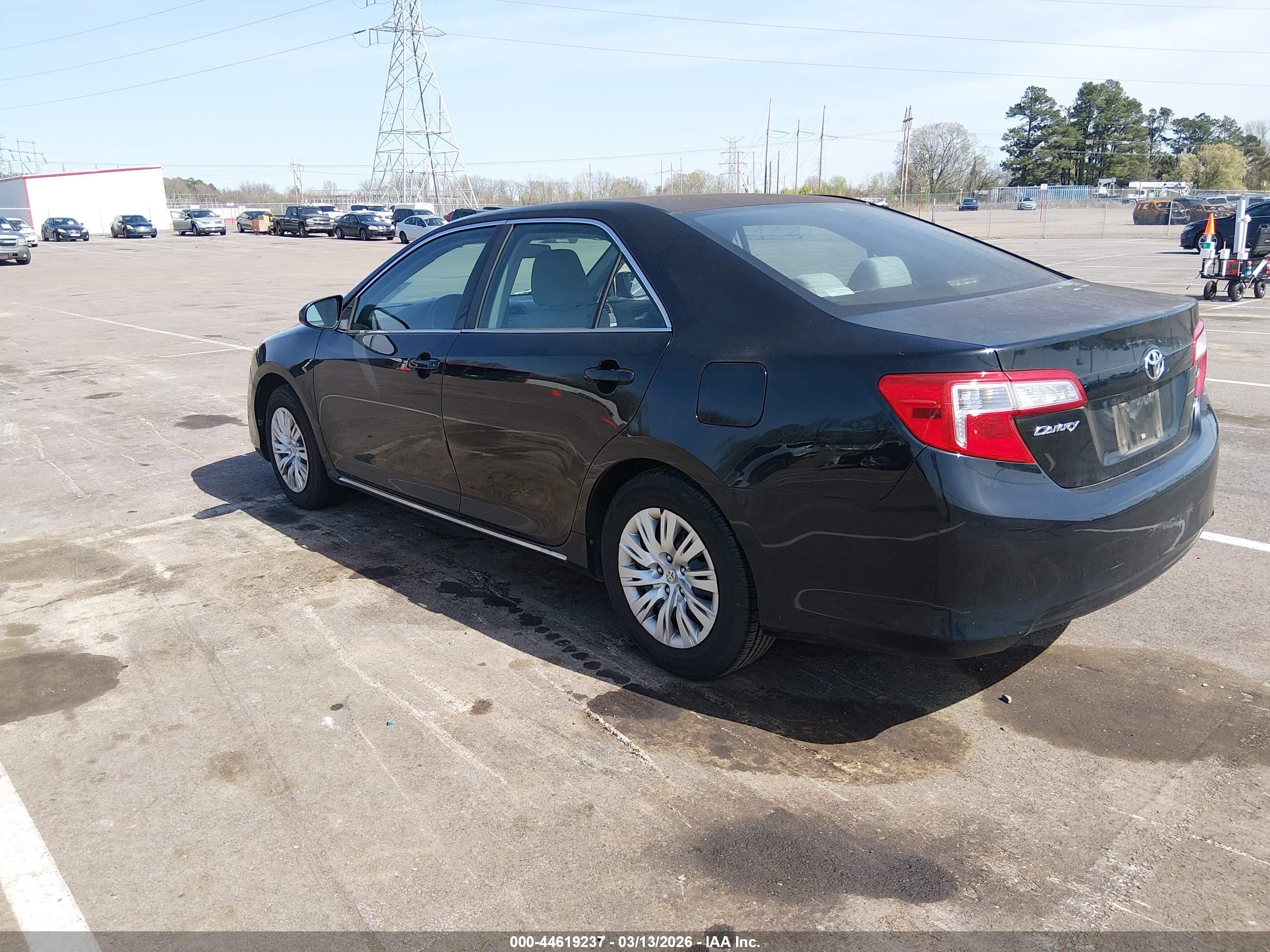 TOYOTA CAMRY image 3