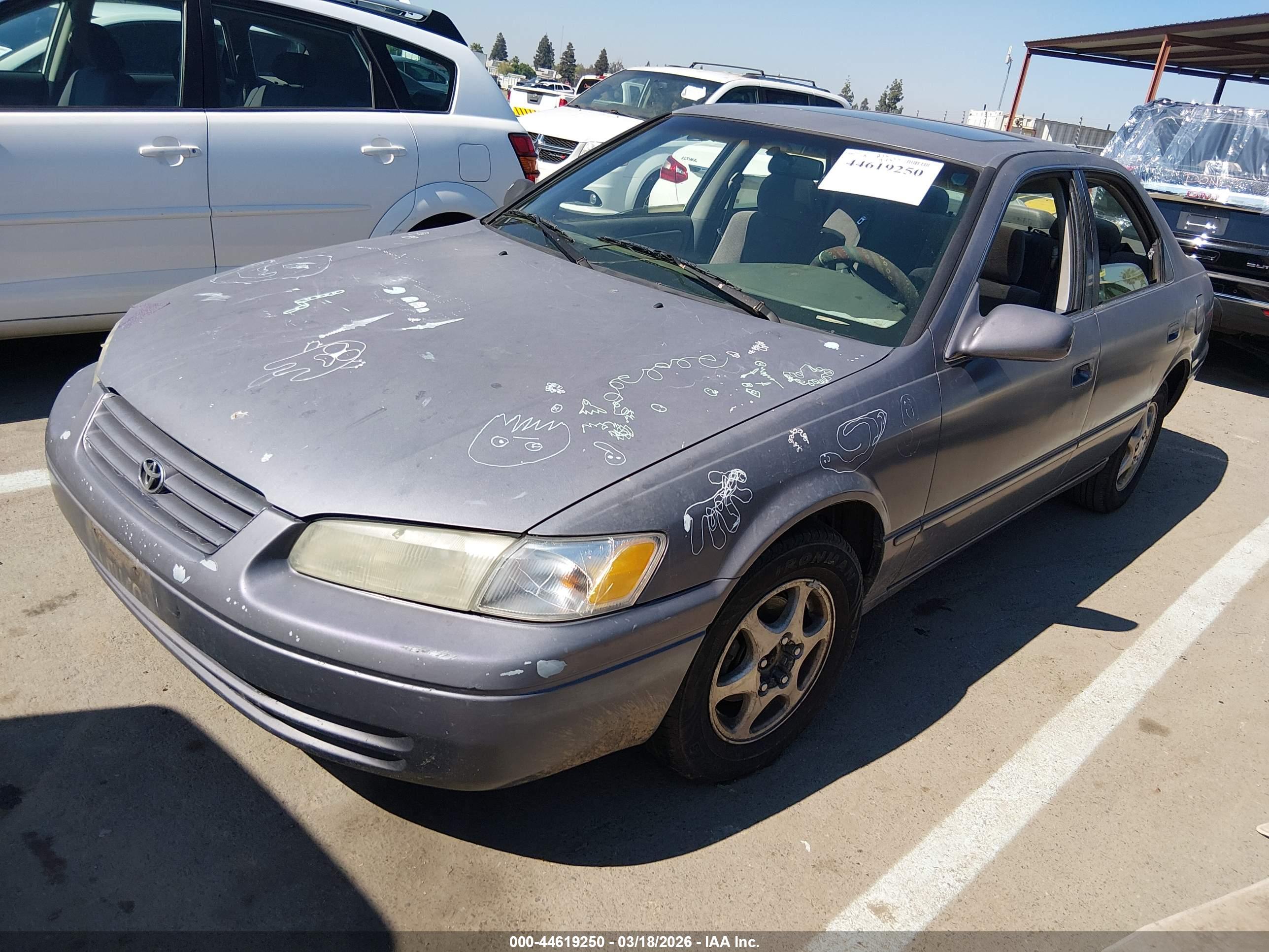 TOYOTA CAMRY image 2