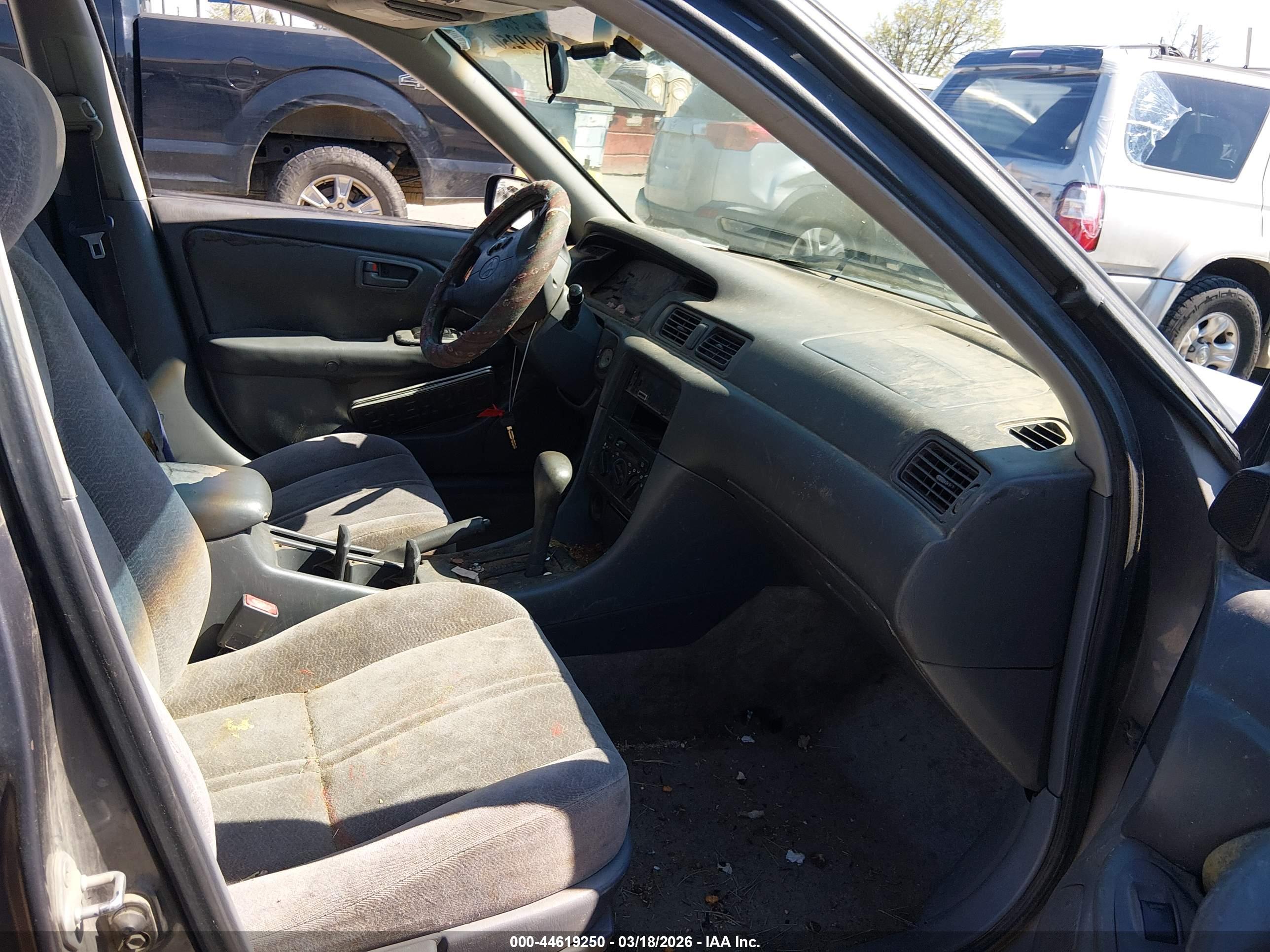 TOYOTA CAMRY image 5