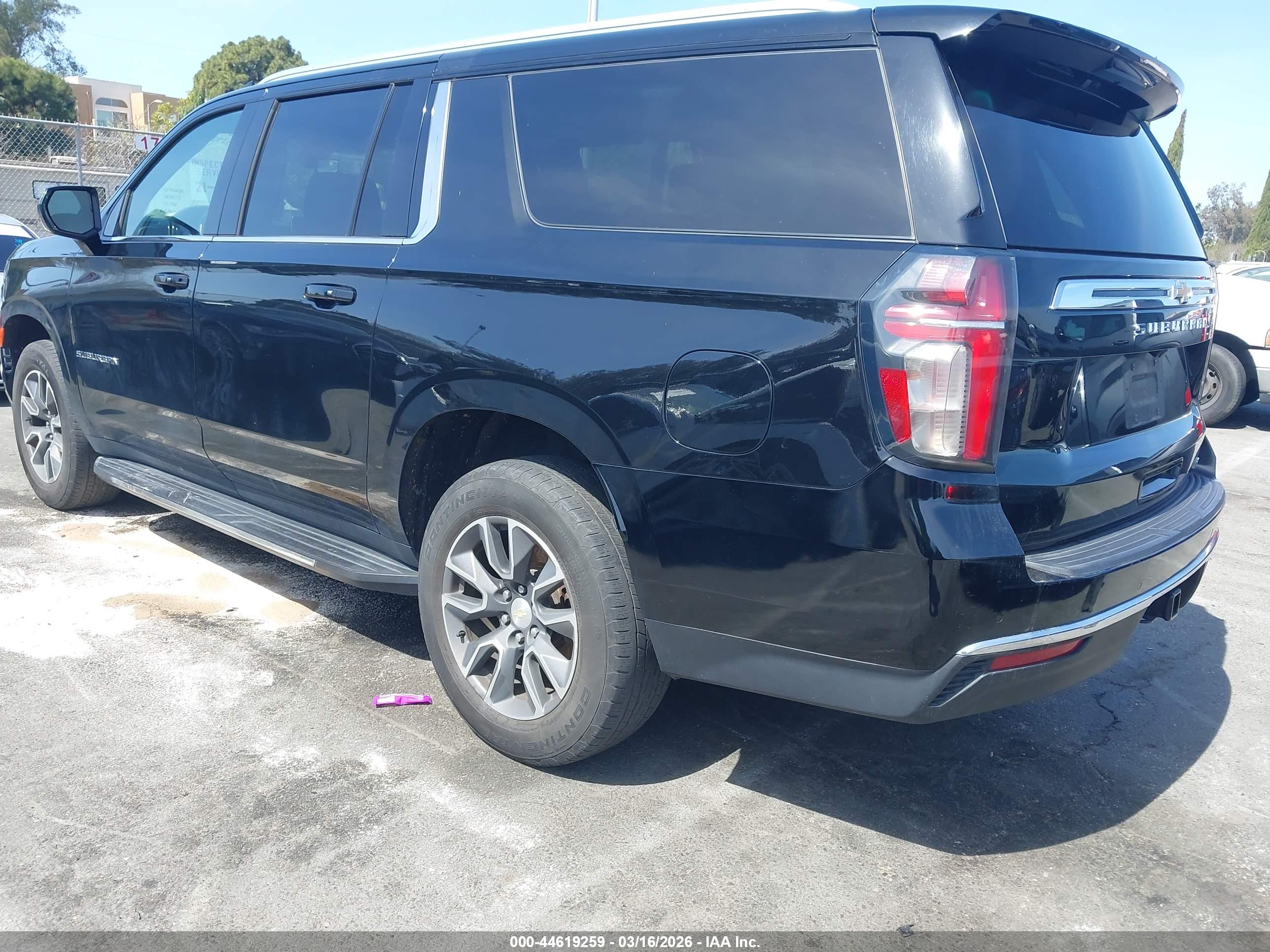 CHEVROLET SUBURBAN image 3