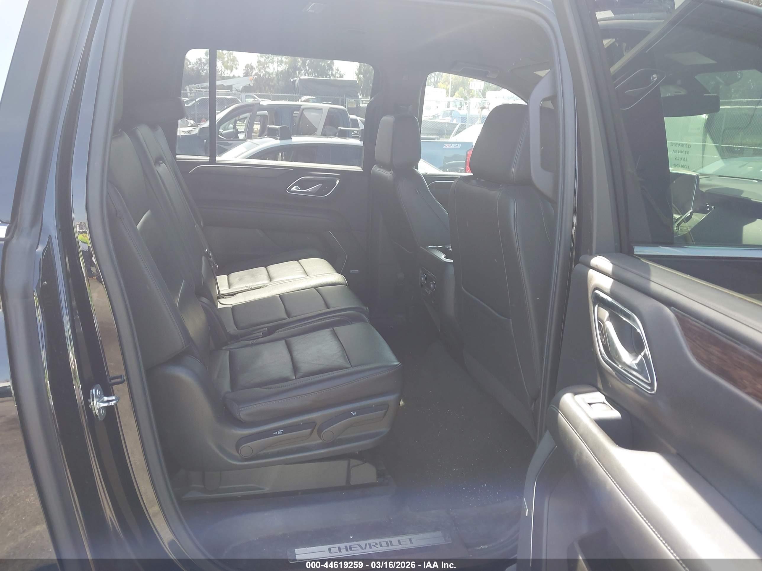 CHEVROLET SUBURBAN image 8