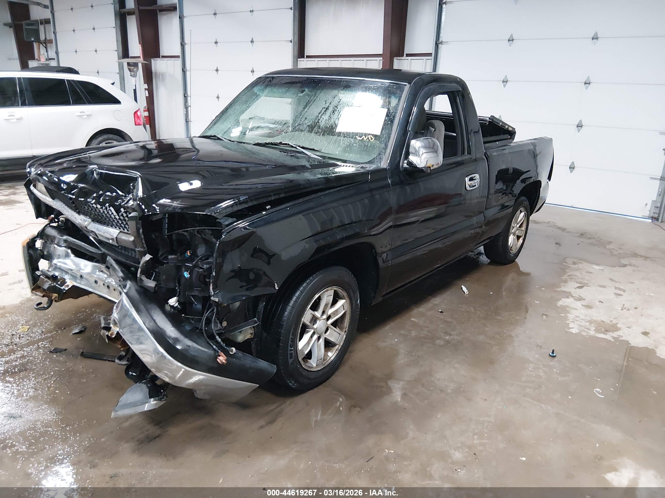 CHEVROLET SILVERADO image 2