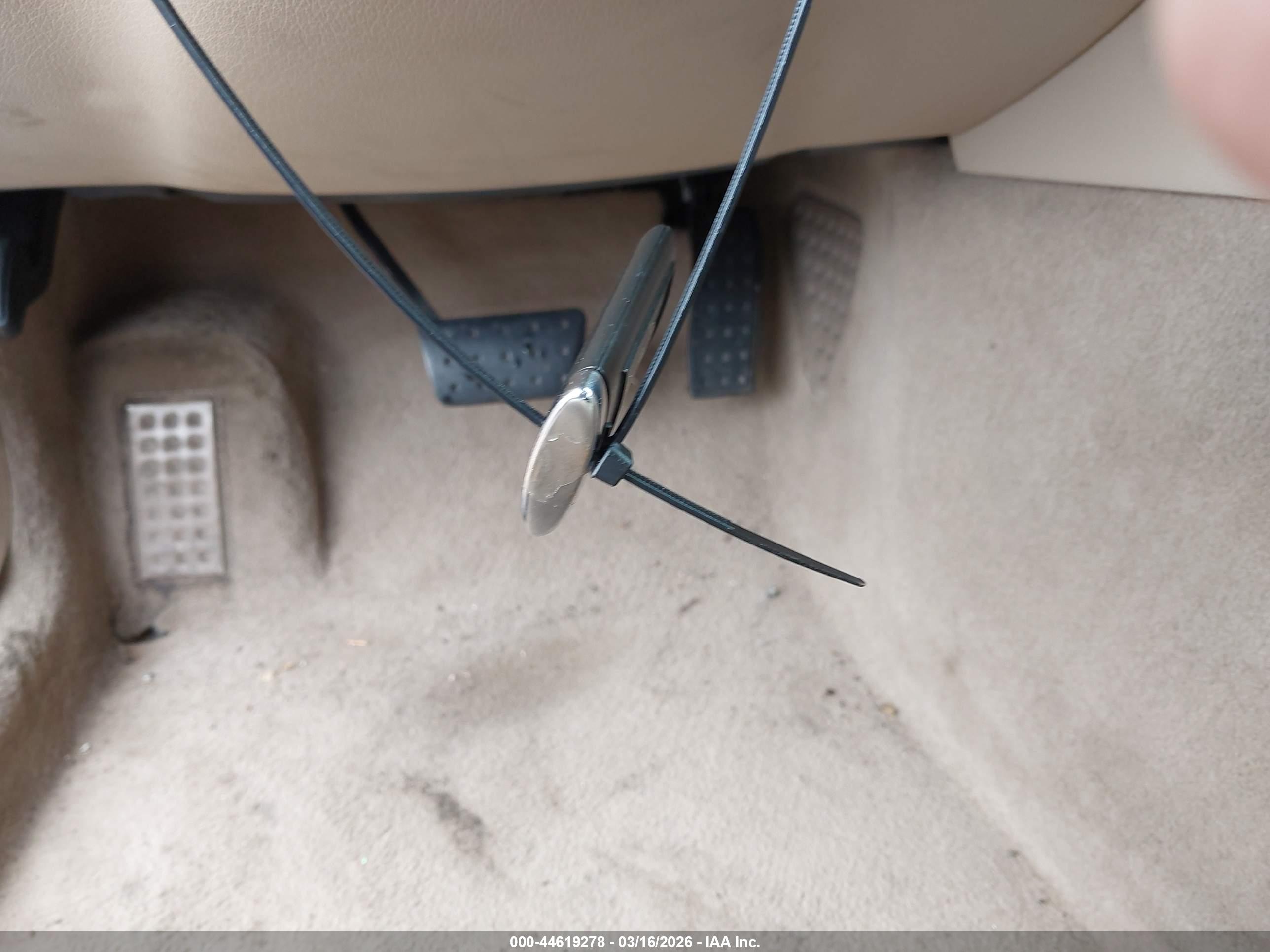 CADILLAC STS image 11