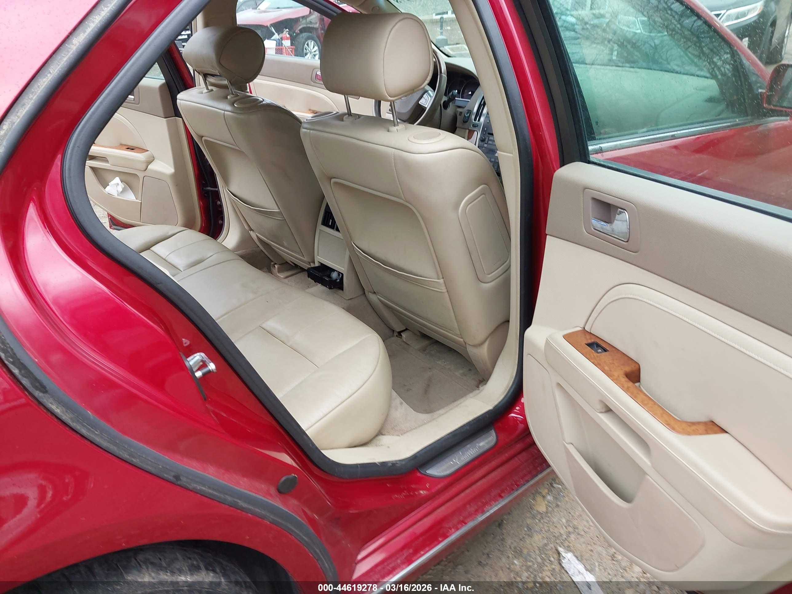 CADILLAC STS image 8