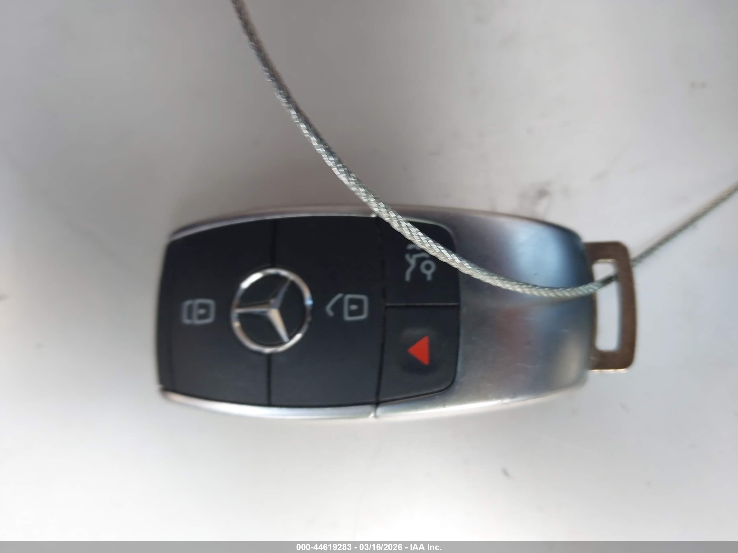MERCEDES-BENZ GLA image 11