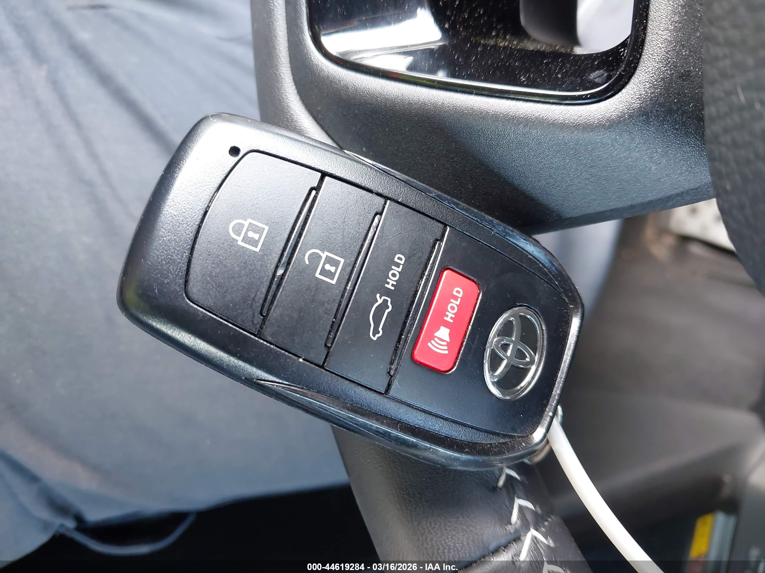 TOYOTA CAMRY image 11
