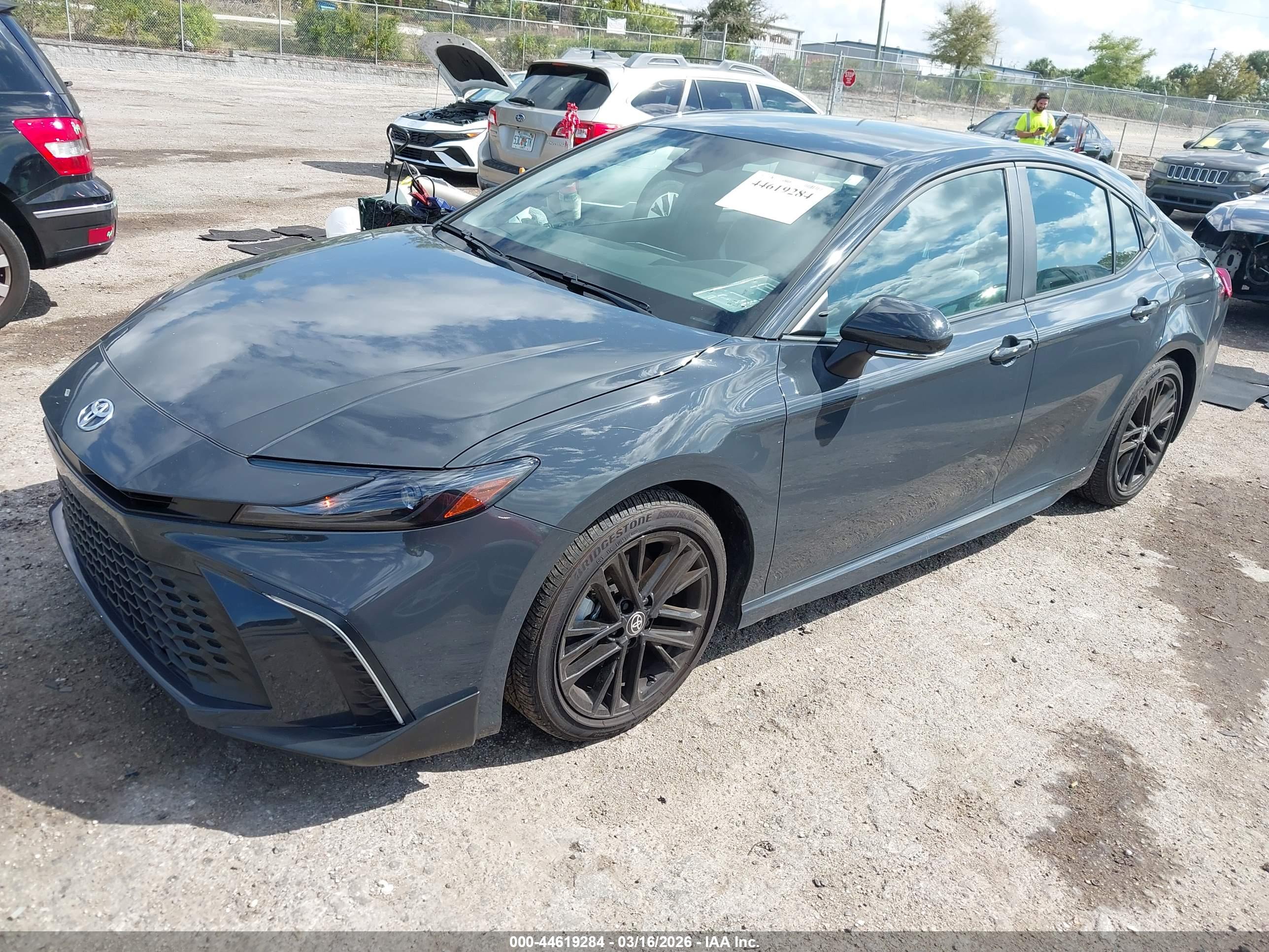 TOYOTA CAMRY image 2