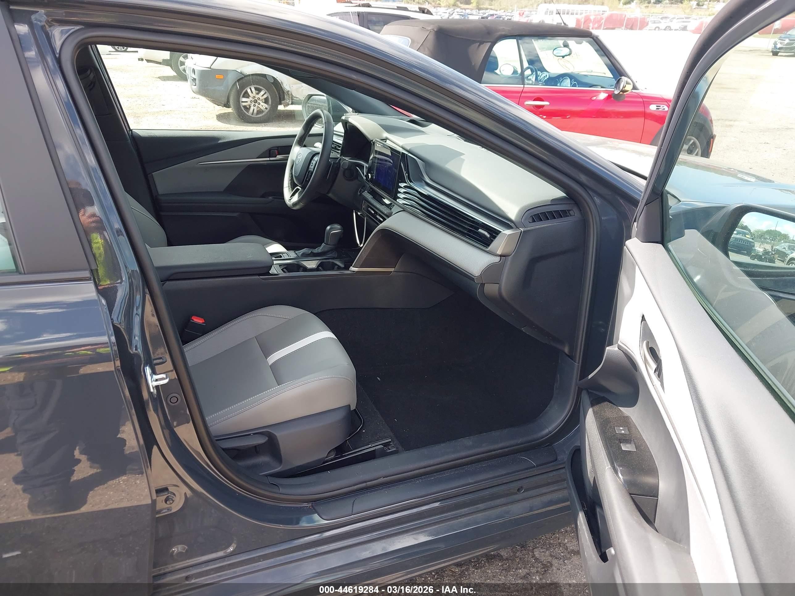 TOYOTA CAMRY image 5
