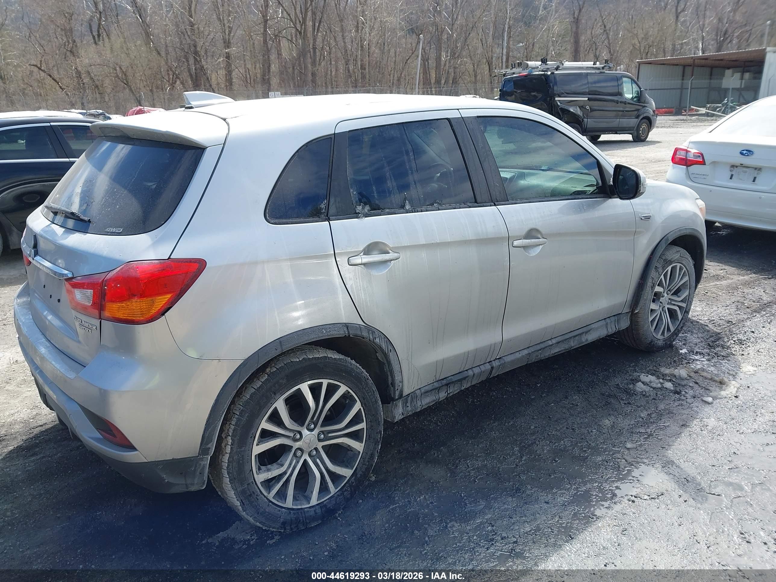 MITSUBISHI OUTLANDER image 4