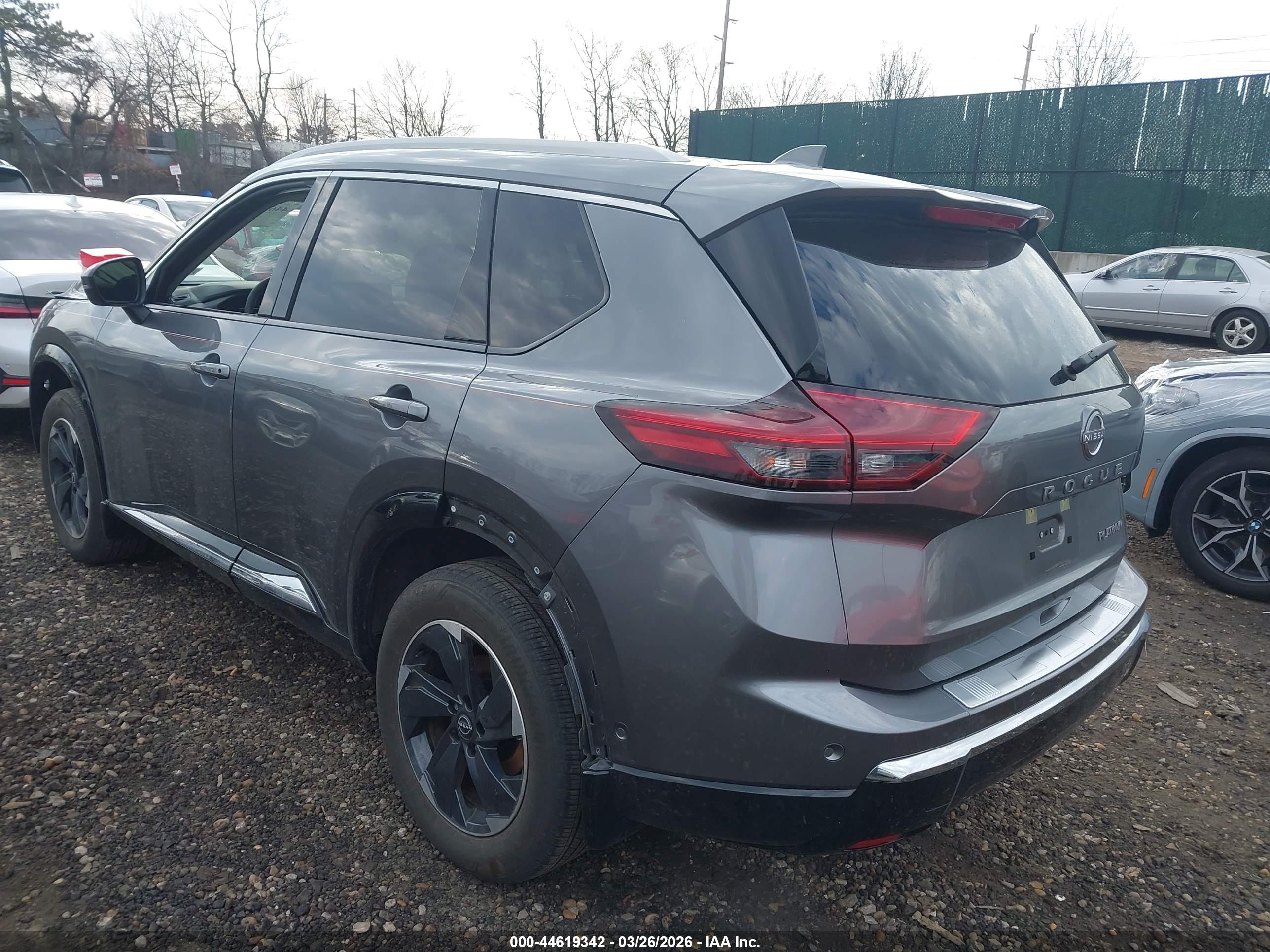 NISSAN ROGUE image 3