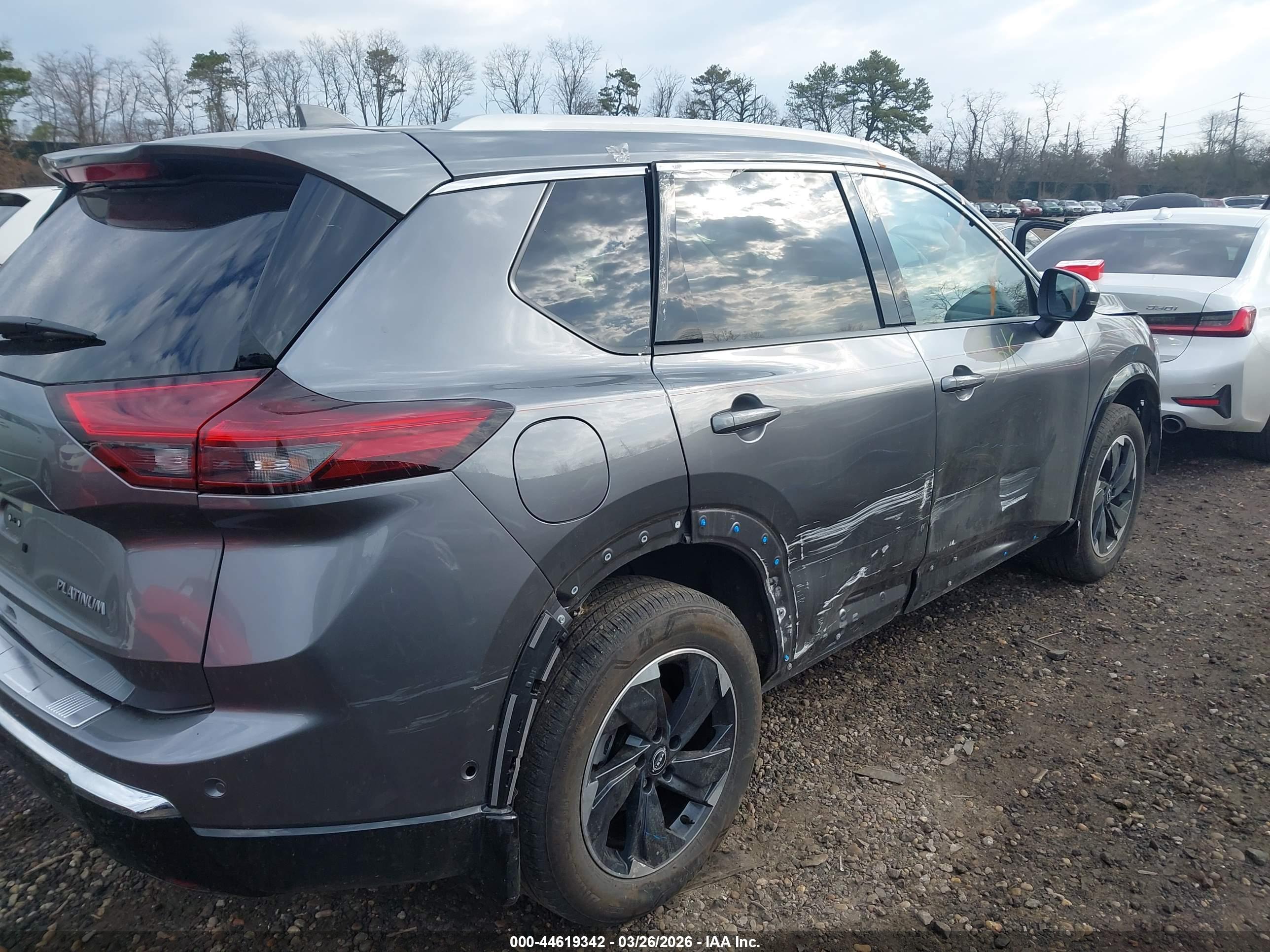 NISSAN ROGUE image 4