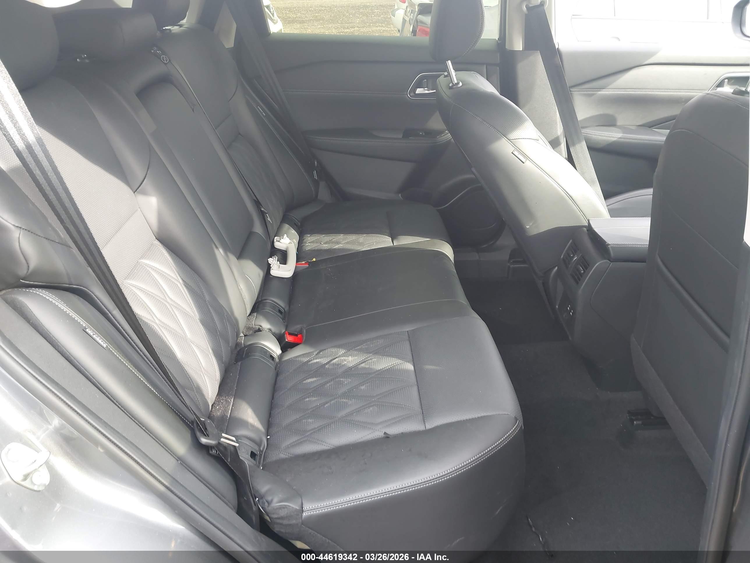 NISSAN ROGUE image 8