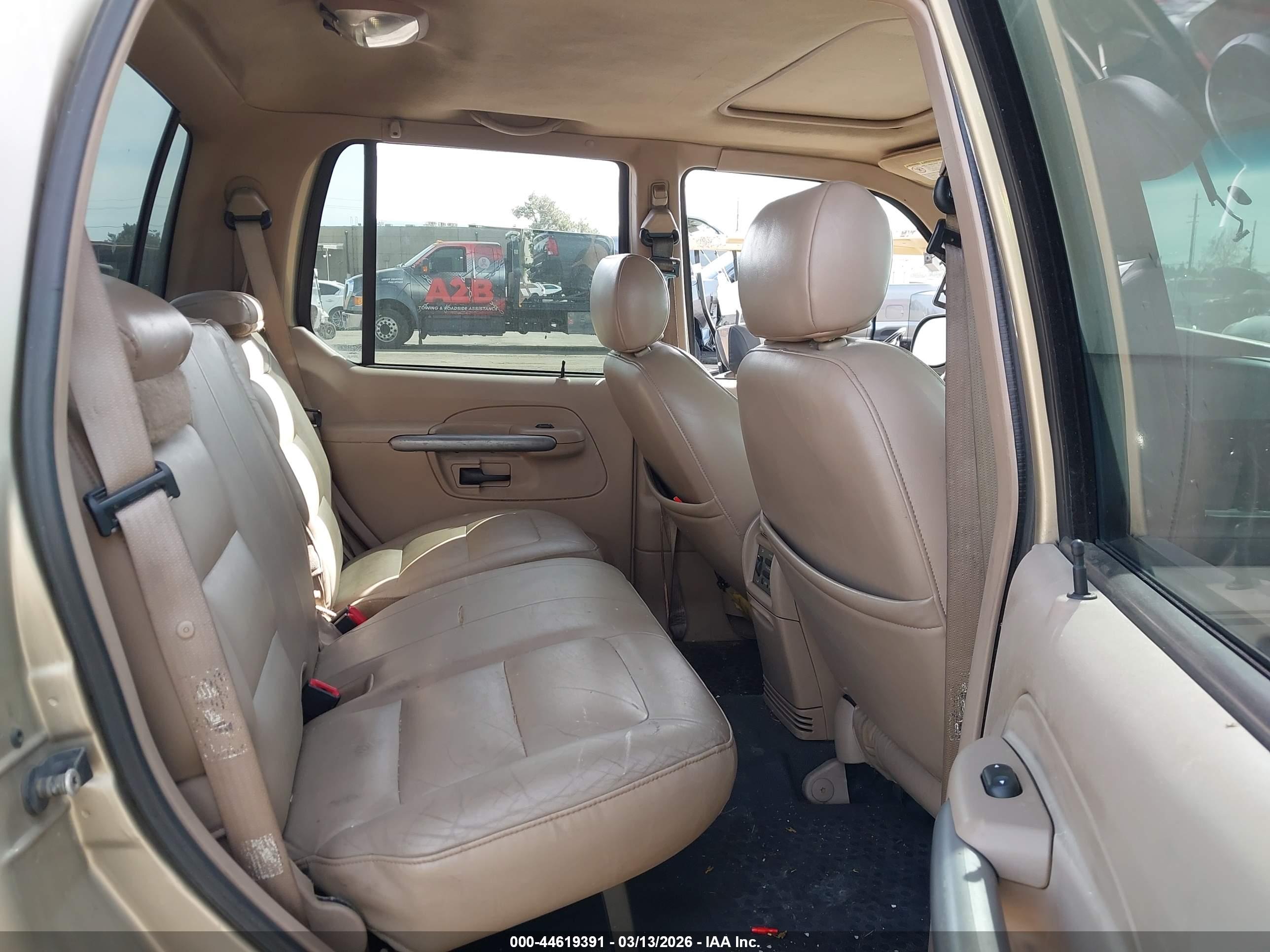 FORD EXPLORER image 8