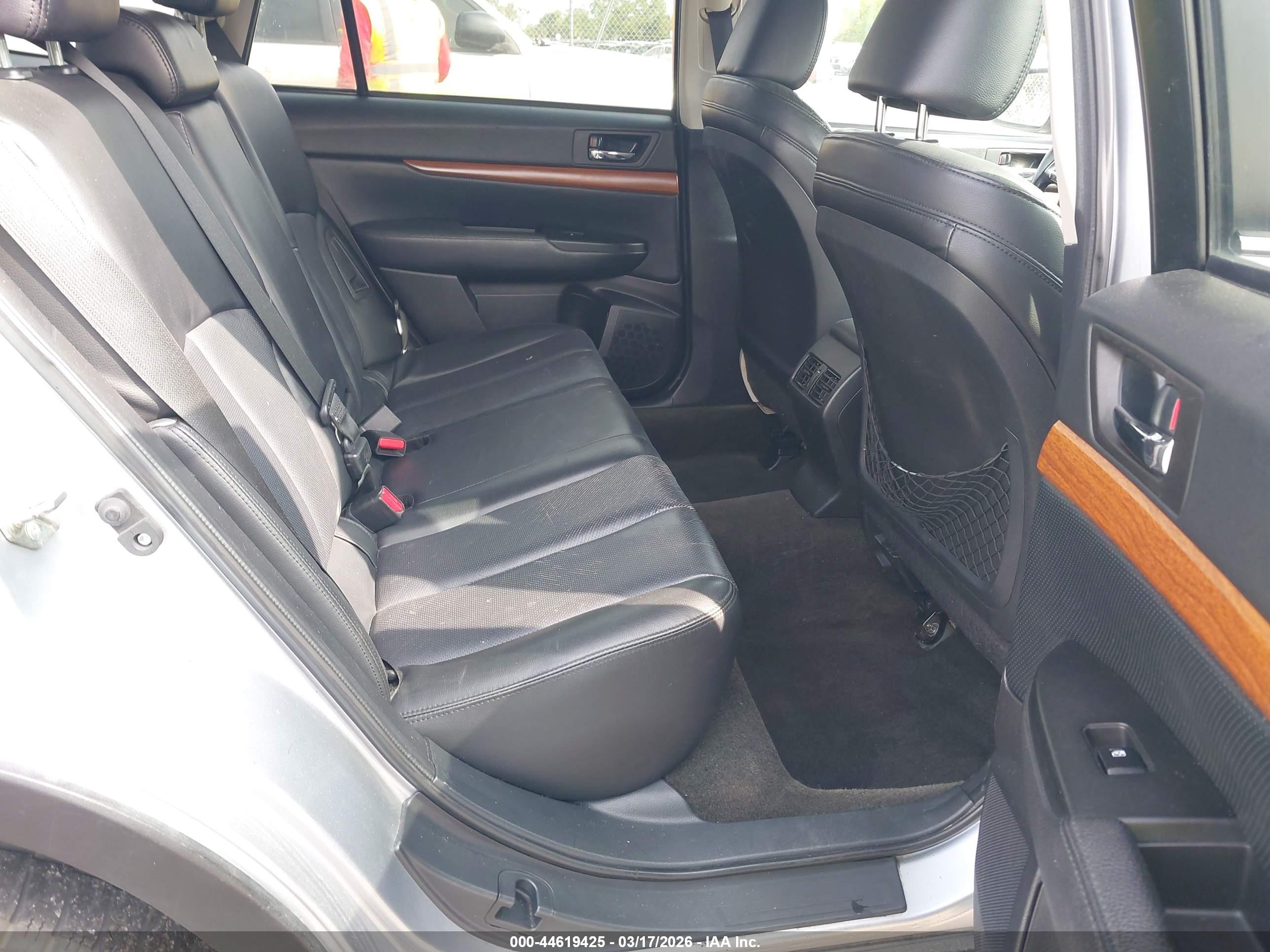 SUBARU OUTBACK image 8