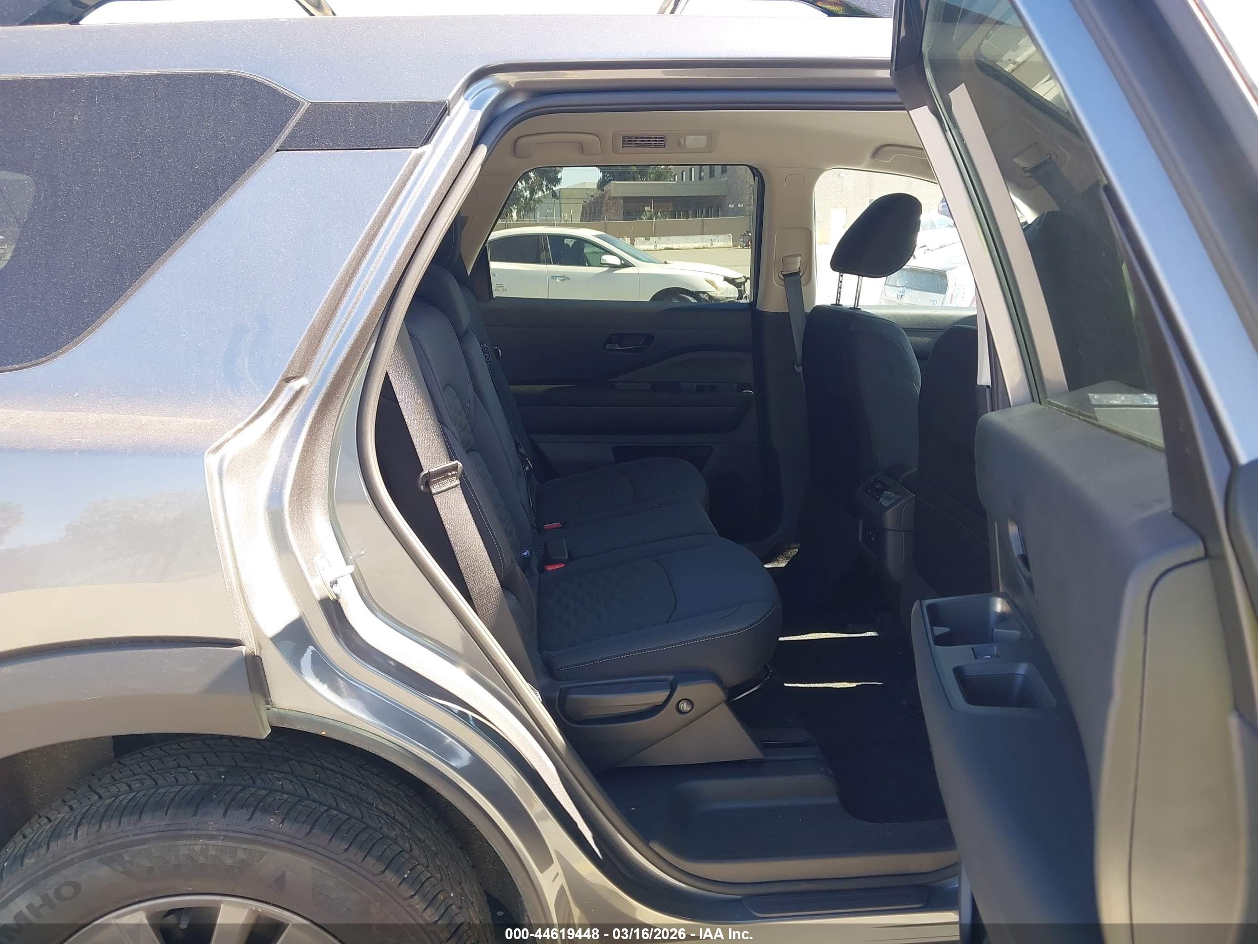 NISSAN PATHFINDER image 8