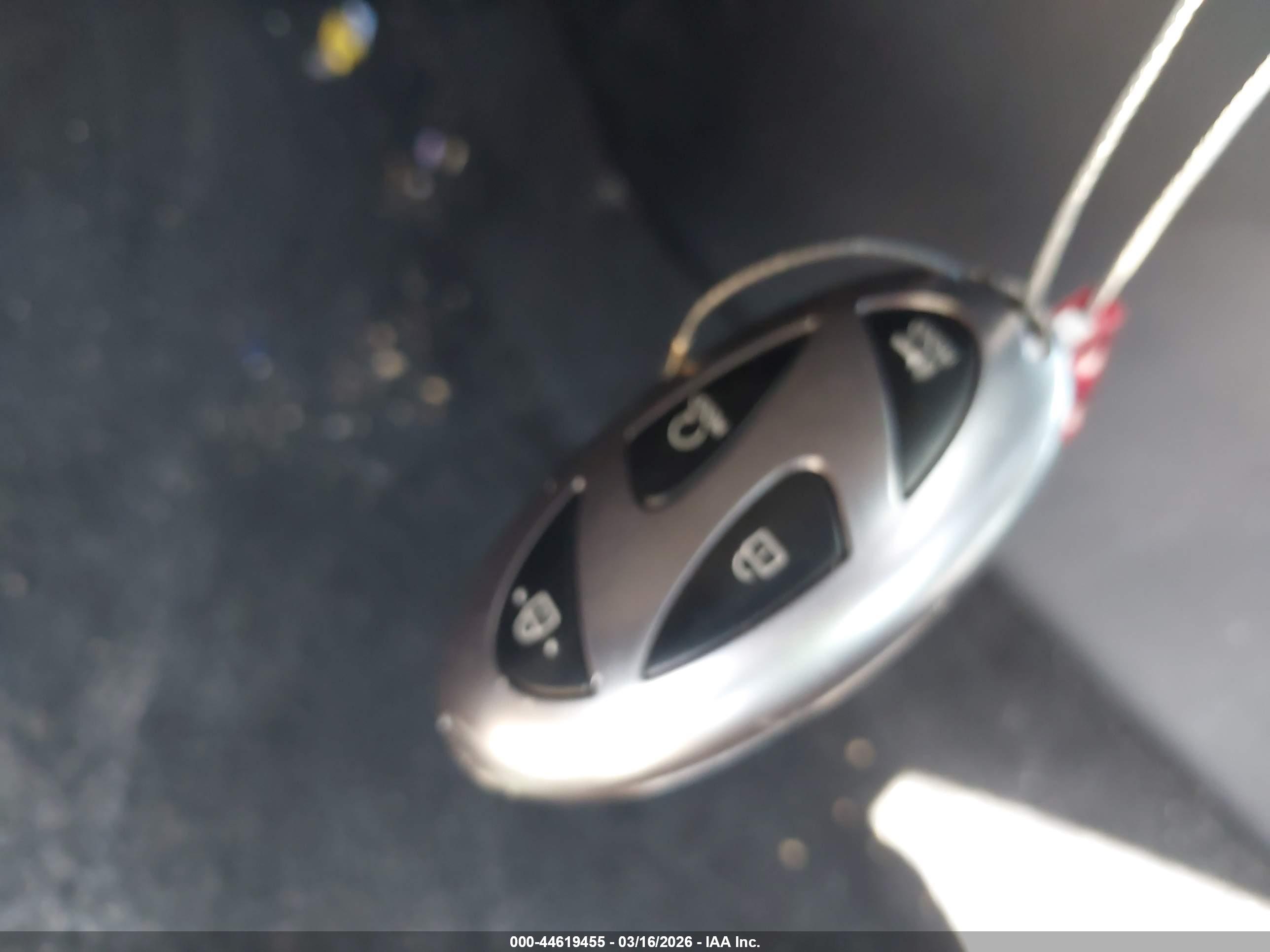 HYUNDAI ELANTRA image 11