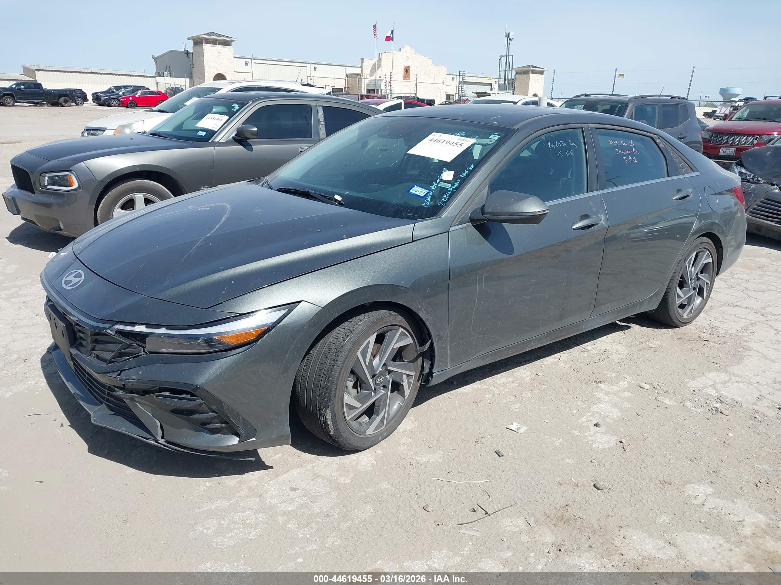 HYUNDAI ELANTRA image 2