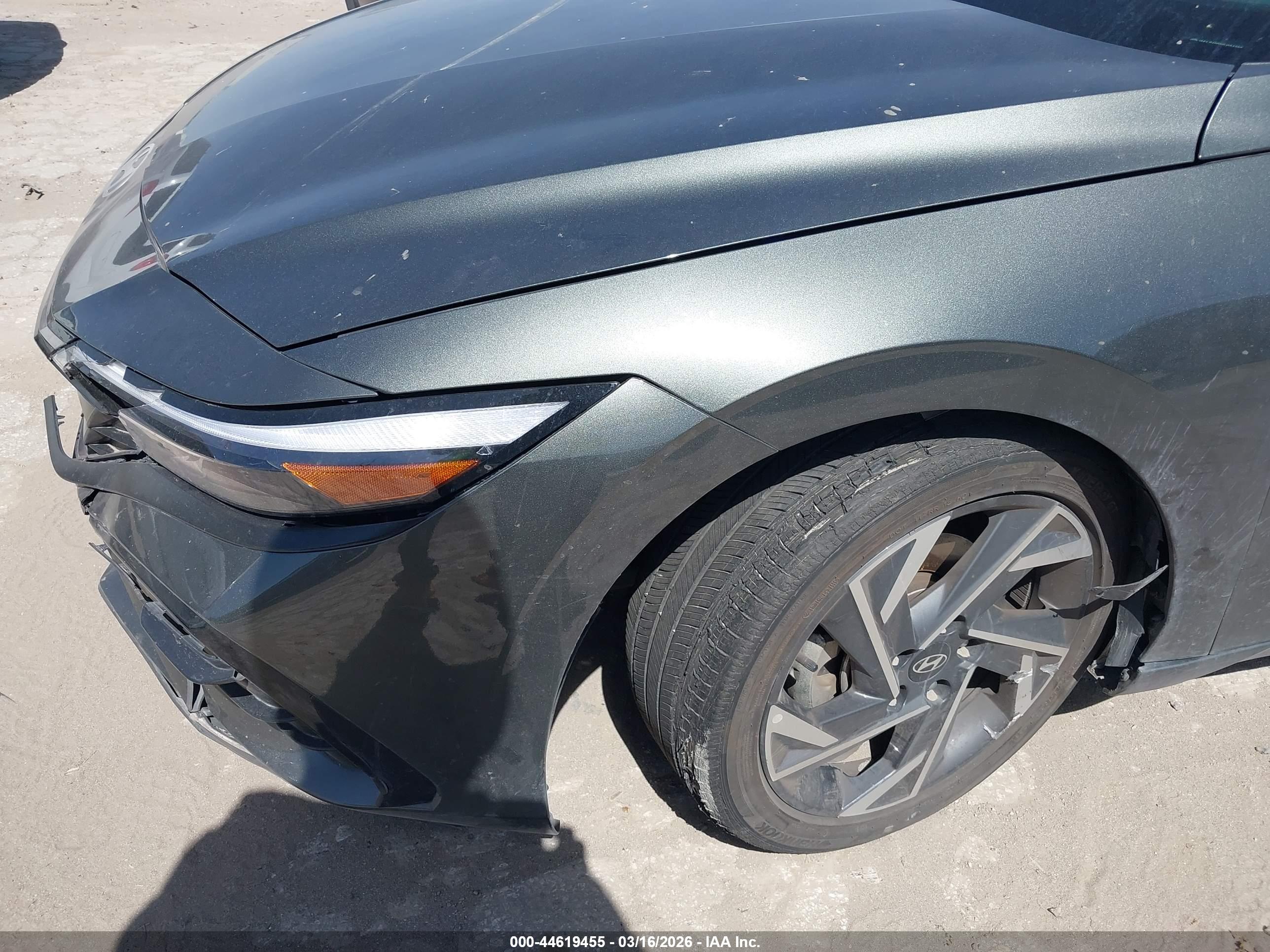 HYUNDAI ELANTRA image 6