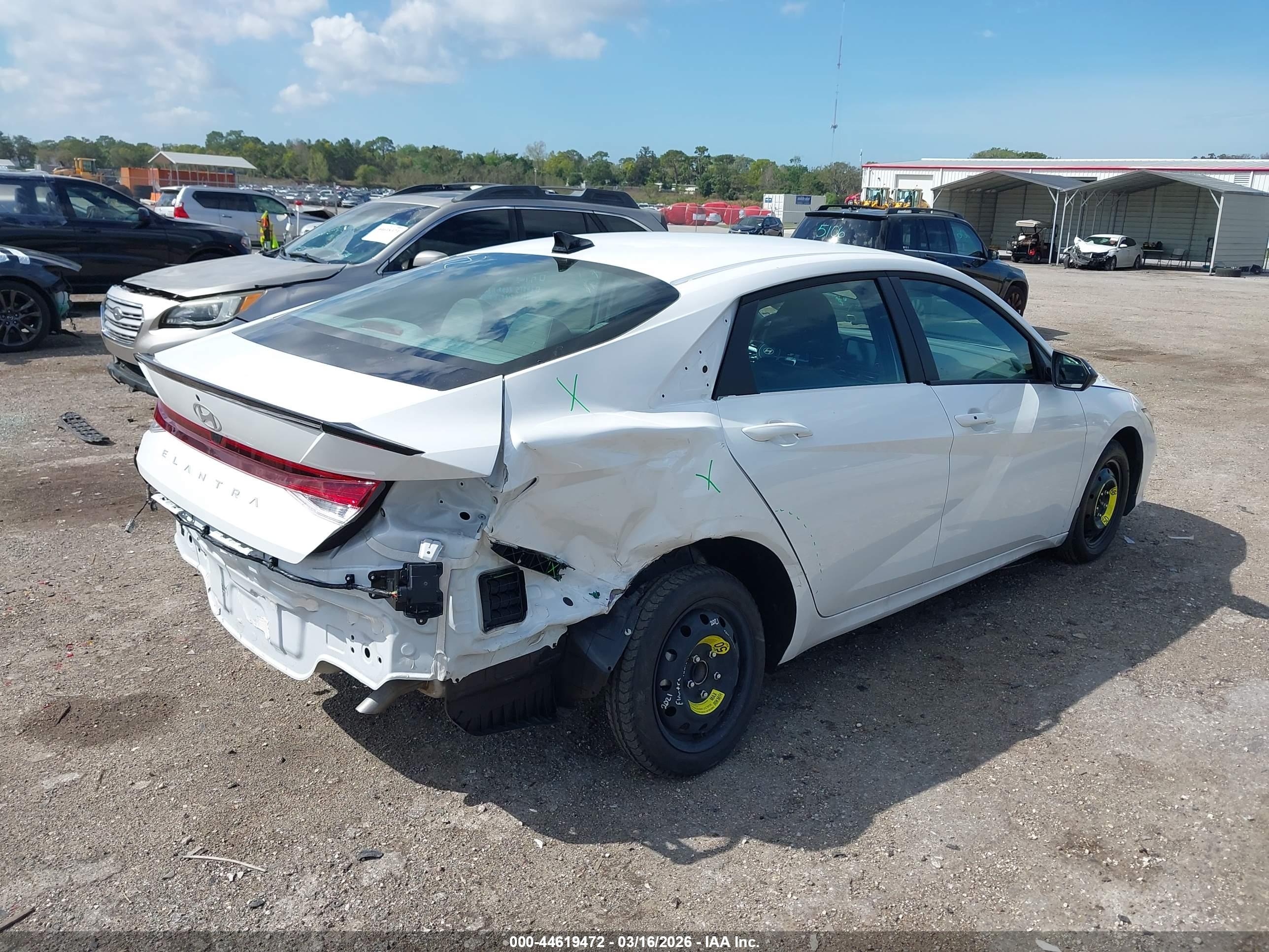 HYUNDAI ELANTRA image 4