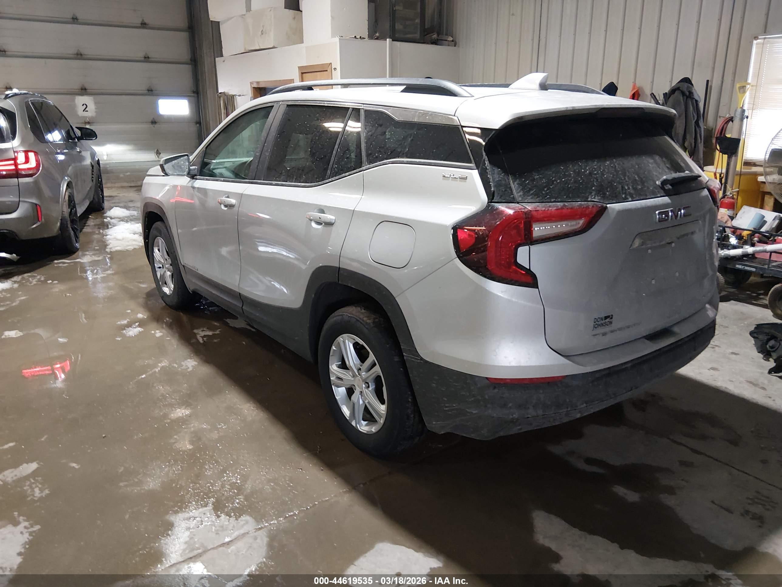 GMC TERRAIN image 3