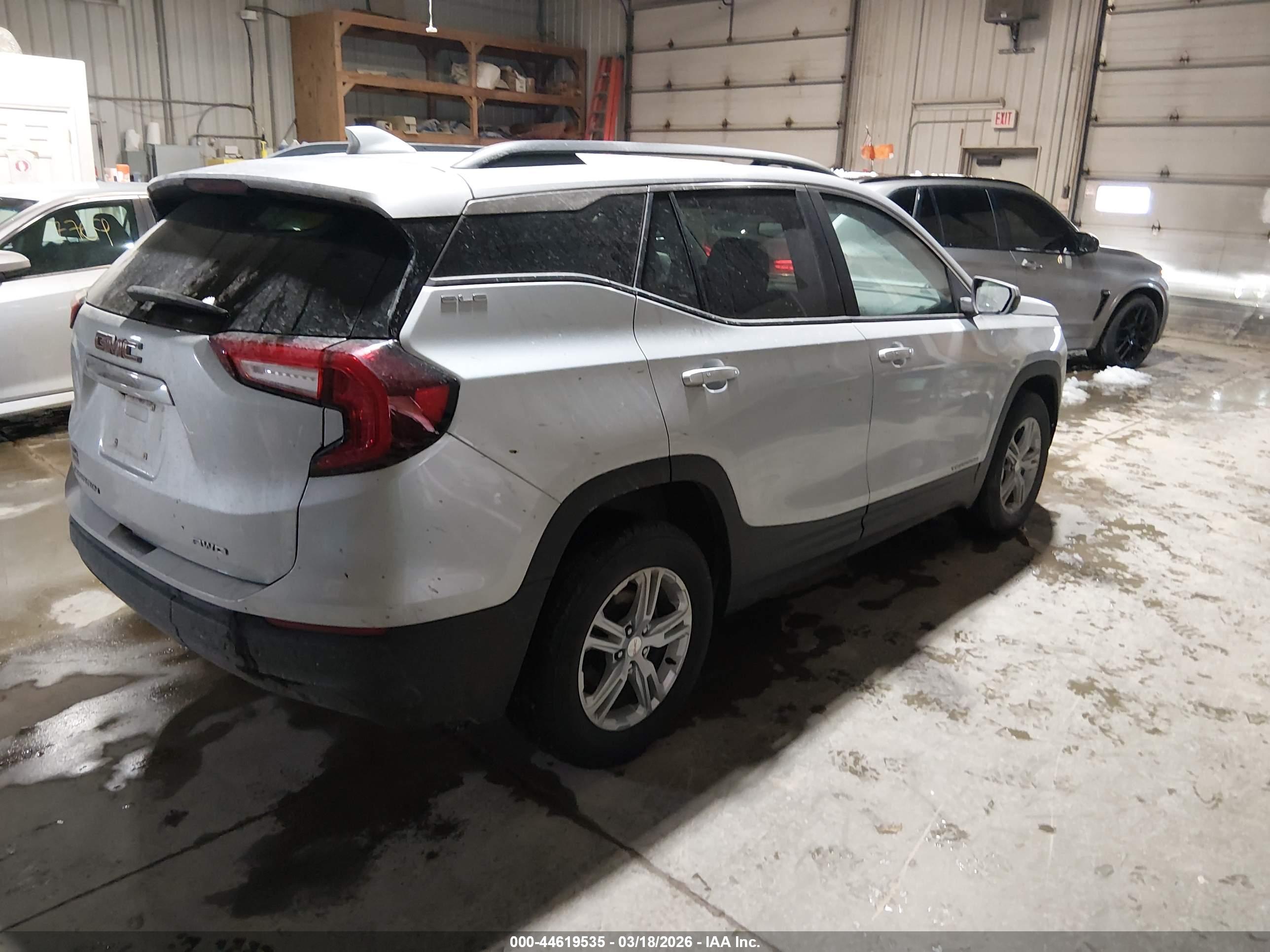 GMC TERRAIN image 4
