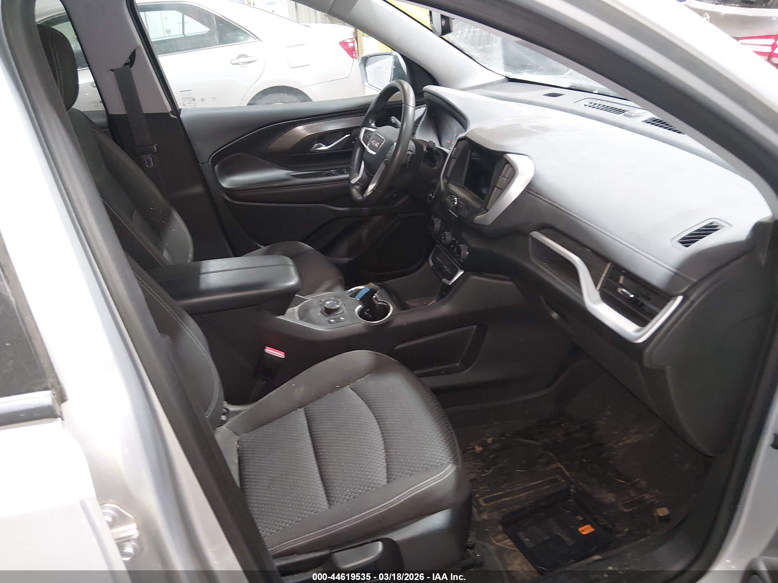 GMC TERRAIN image 5