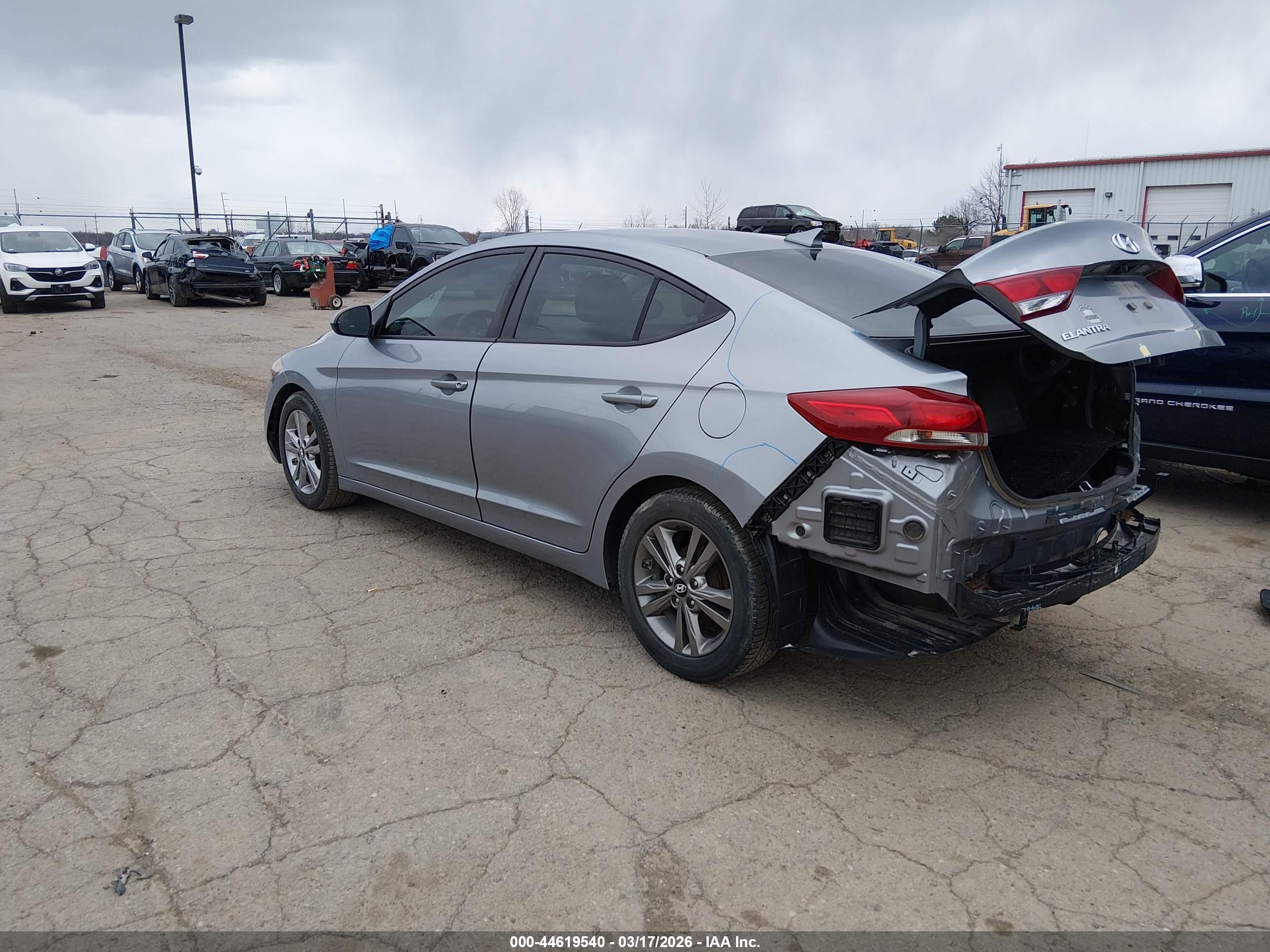 HYUNDAI ELANTRA image 3