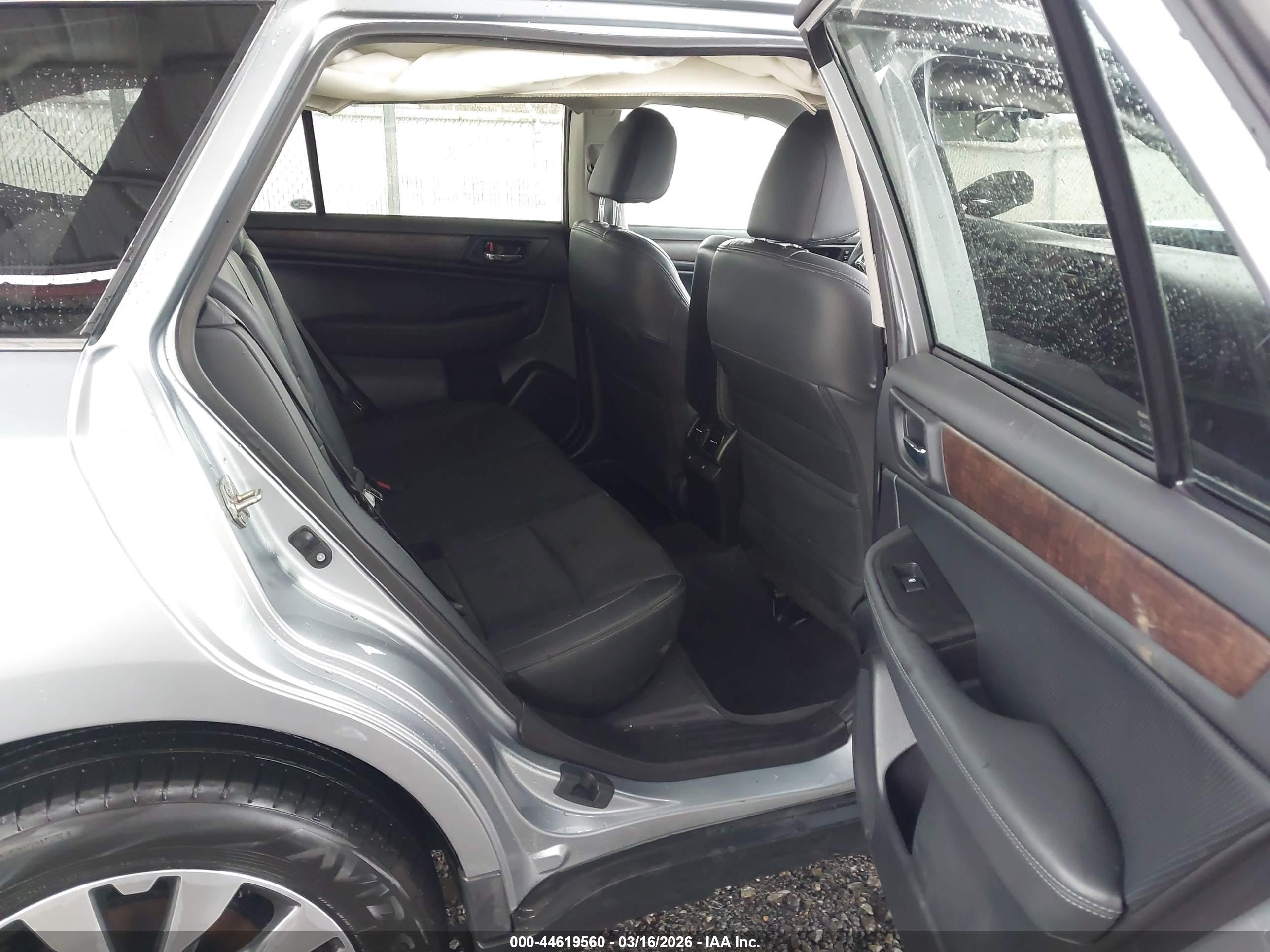 SUBARU OUTBACK image 8