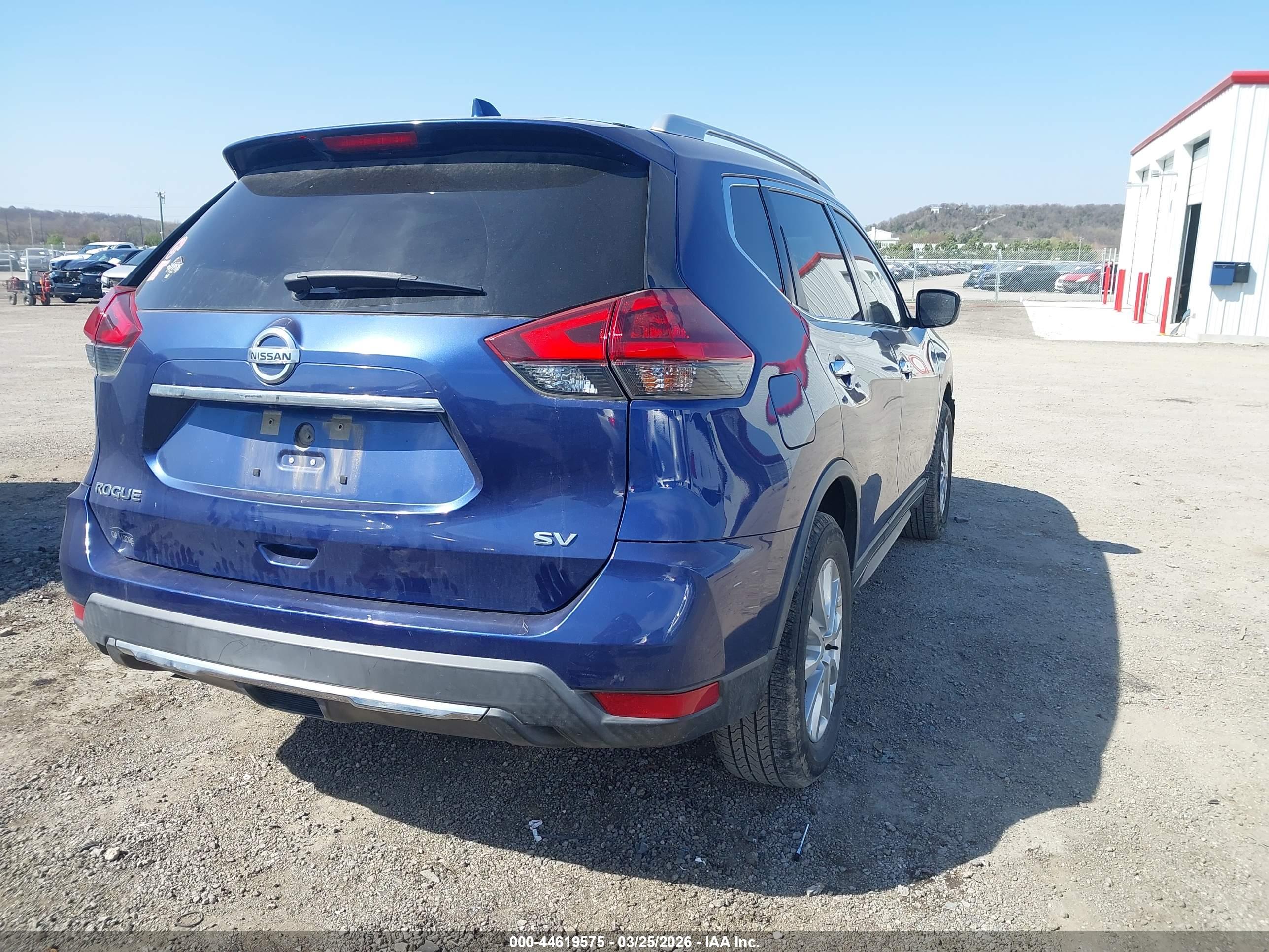 NISSAN ROGUE image 4